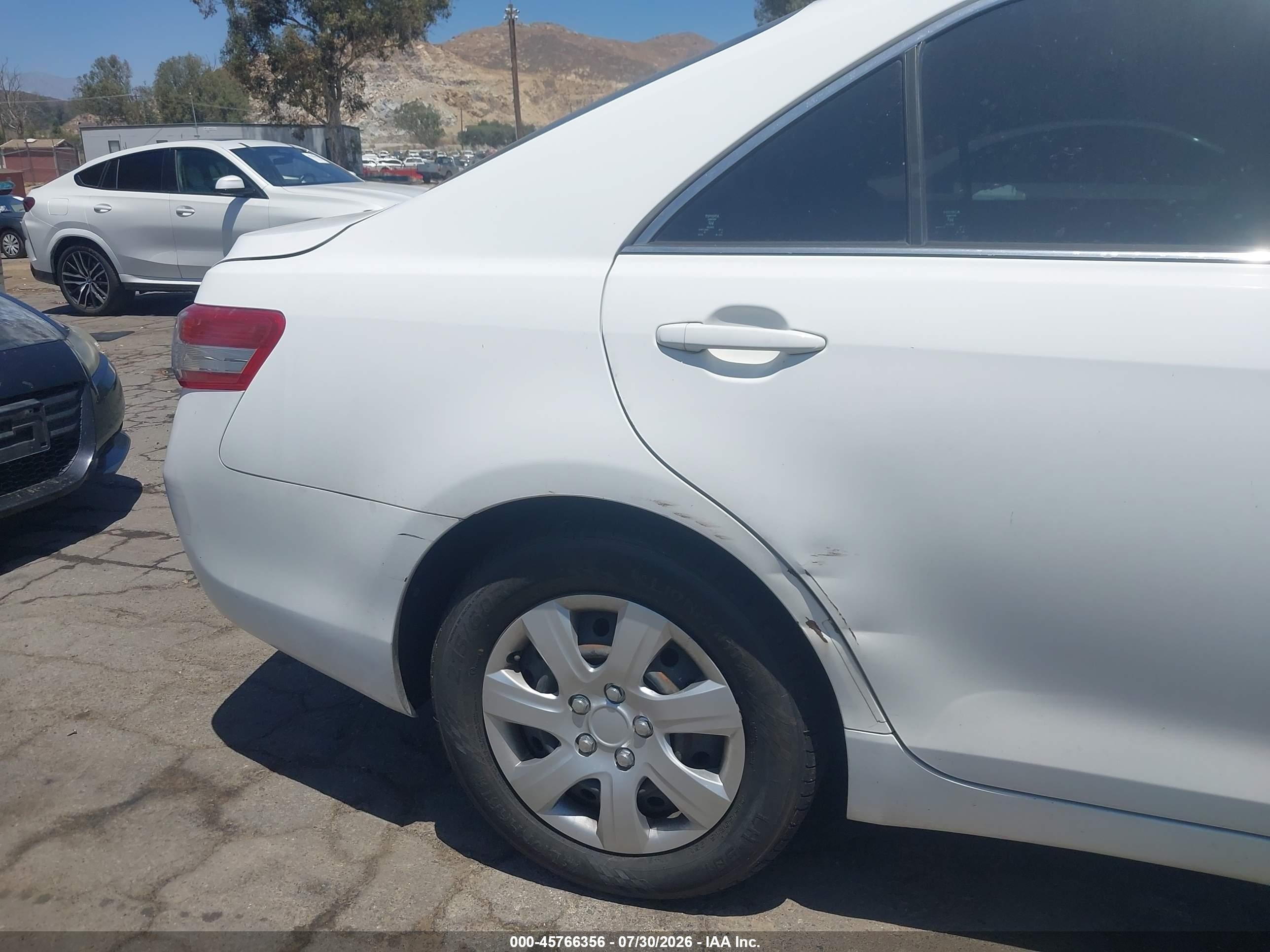 2010 Toyota Camry Le White vin: 4T4BF3EK1AR024712