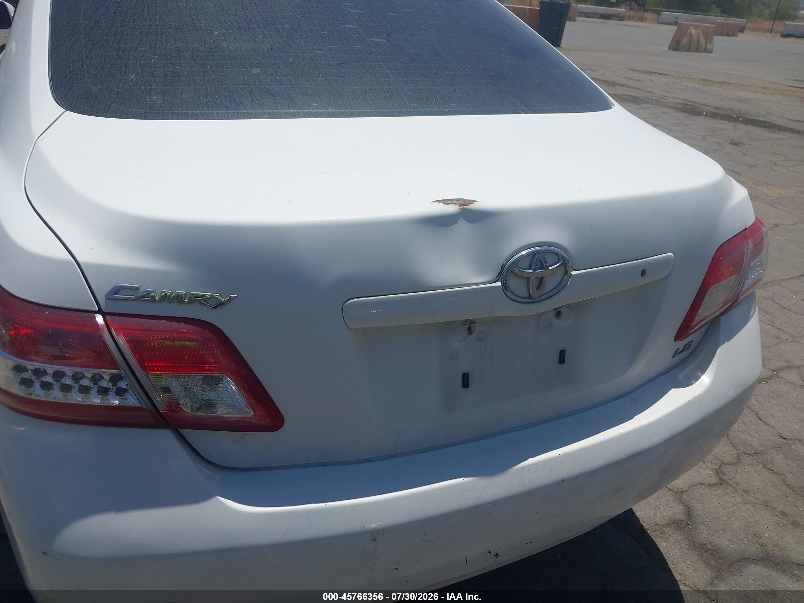 2010 Toyota Camry Le White vin: 4T4BF3EK1AR024712