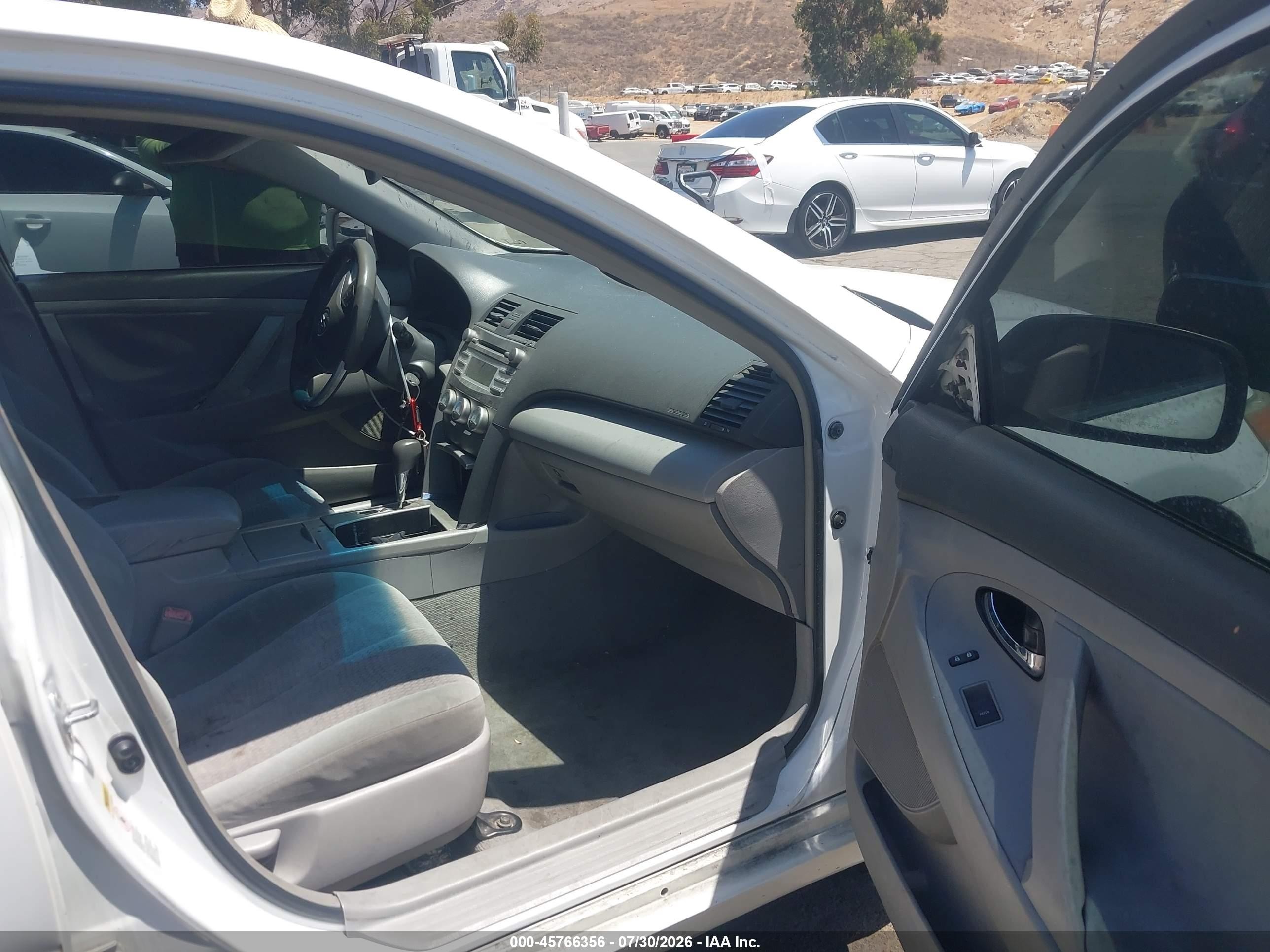 2010 Toyota Camry Le White vin: 4T4BF3EK1AR024712