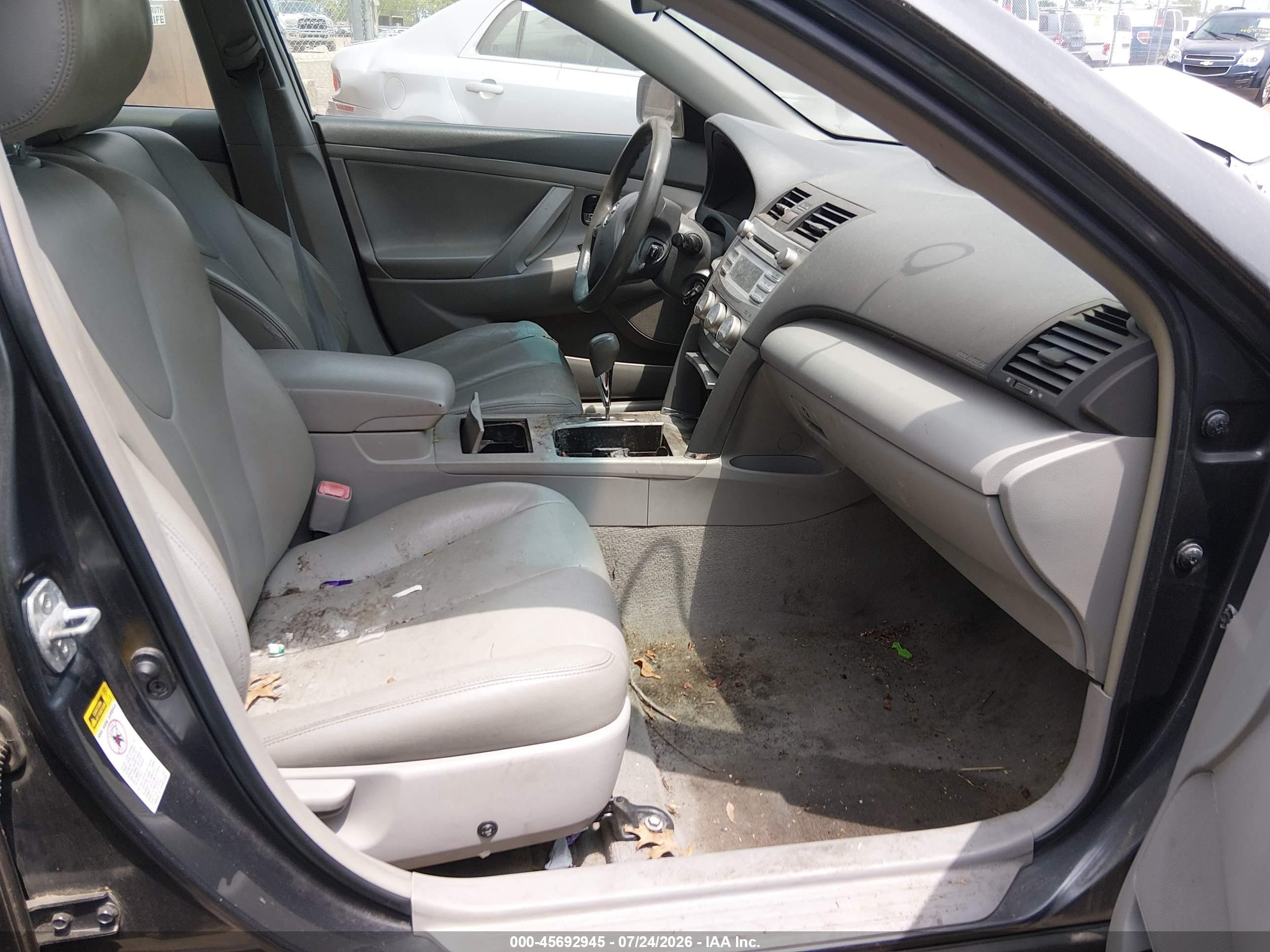 2010 Toyota Camry Le Gray vin: 4T4BF3EK1AR047763