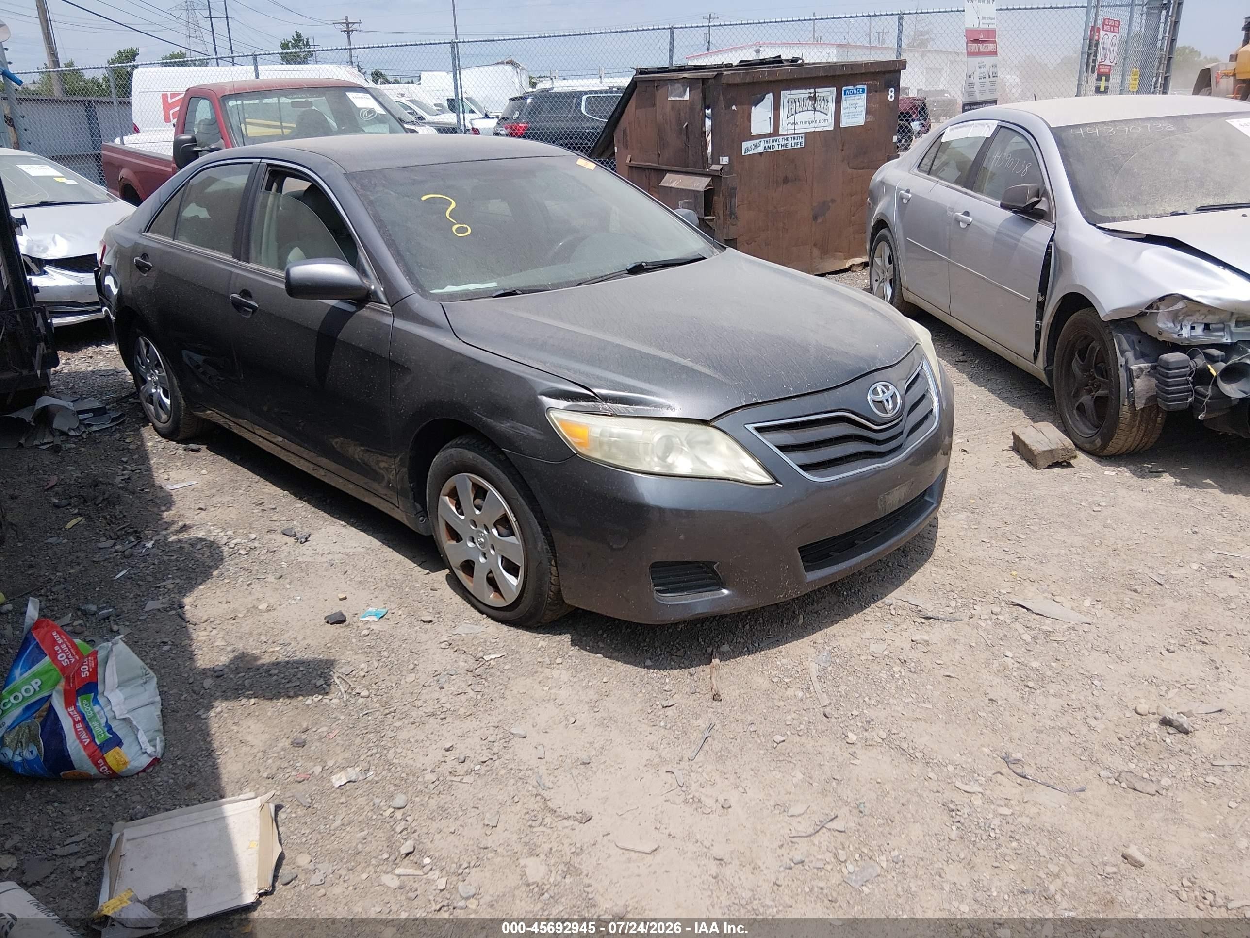 2010 Toyota Camry Le Gray vin: 4T4BF3EK1AR047763