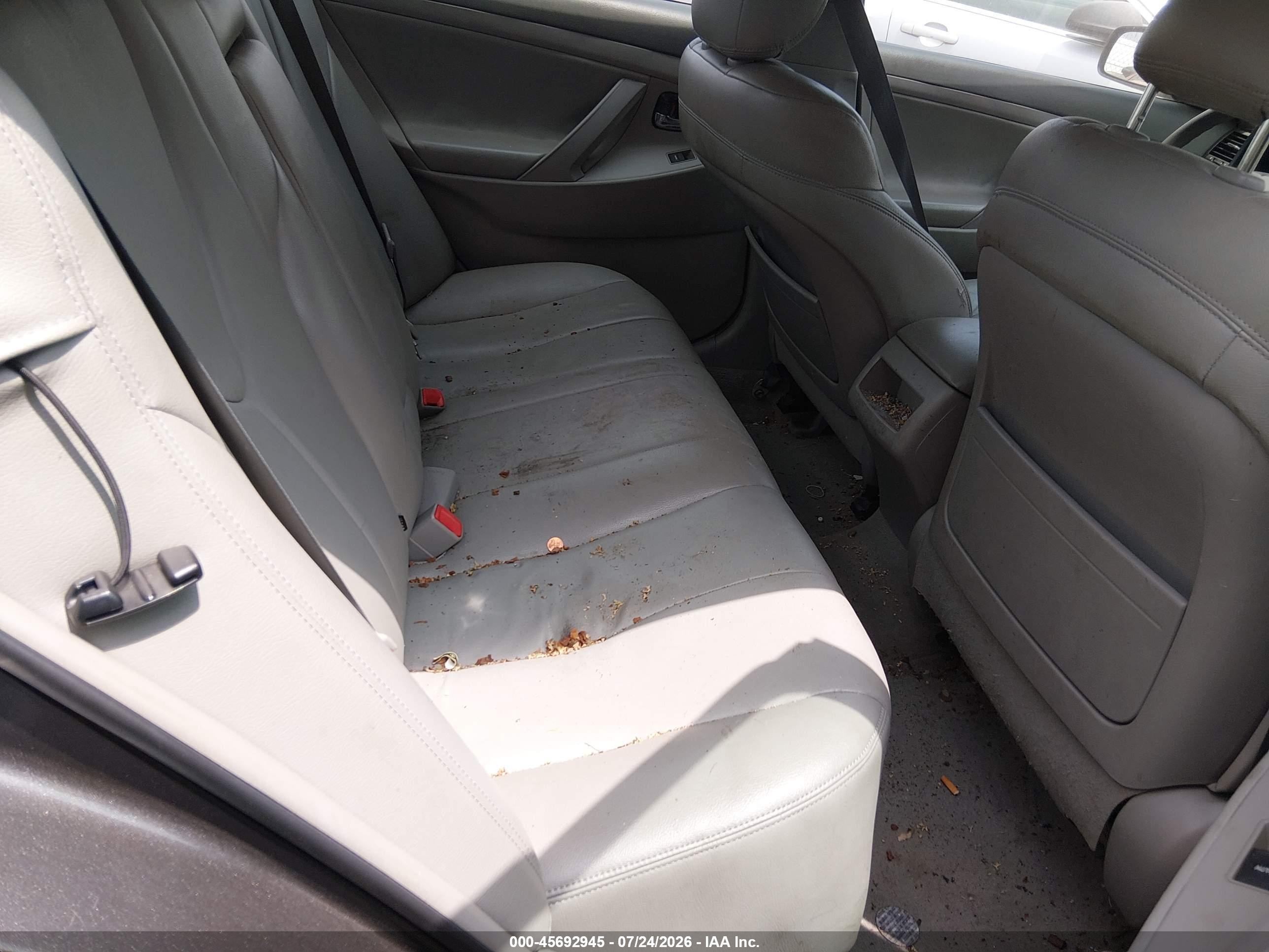 2010 Toyota Camry Le Gray vin: 4T4BF3EK1AR047763