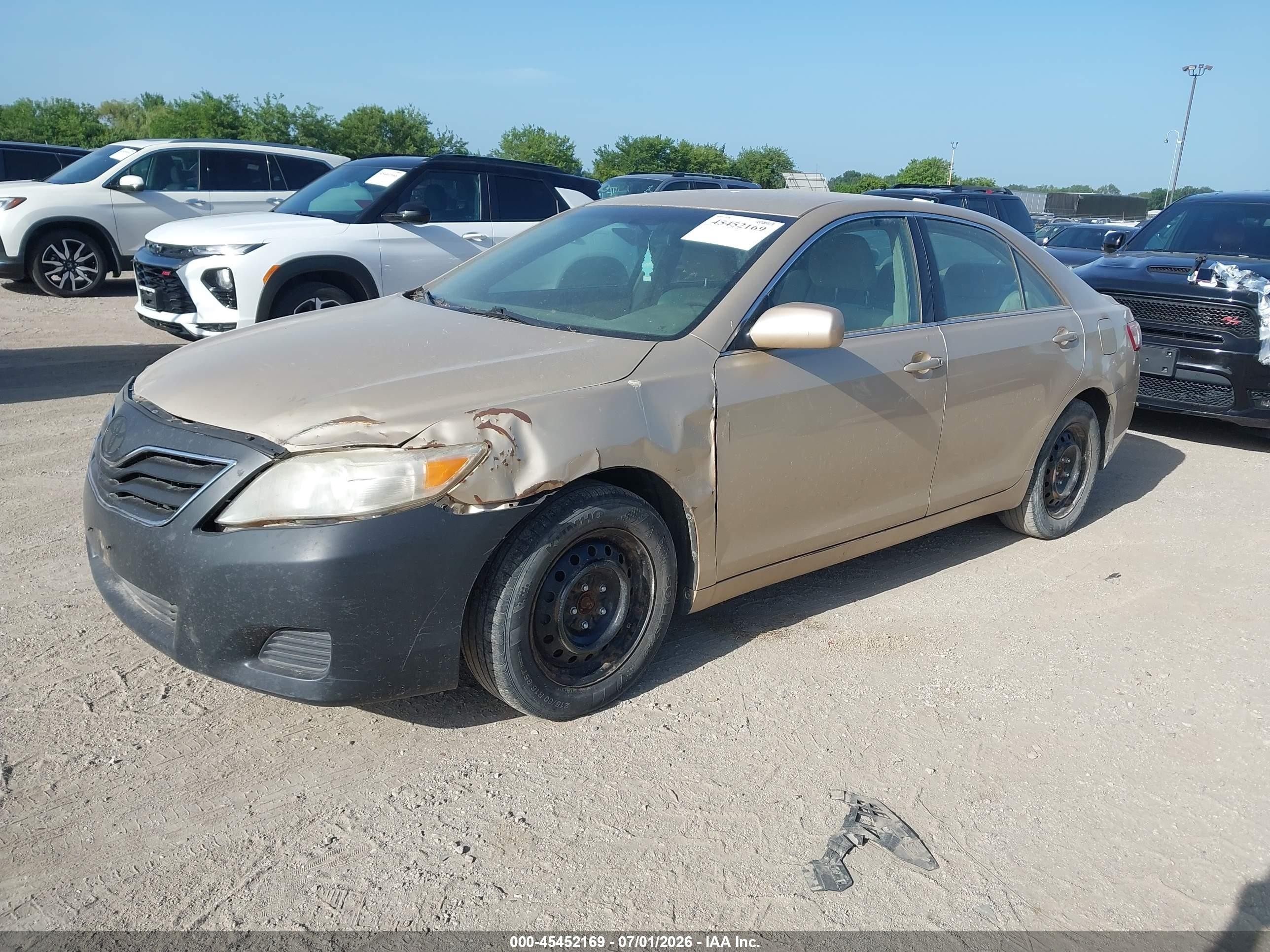 2010 Toyota Camry Le Tan vin: 4T4BF3EK1AR050517