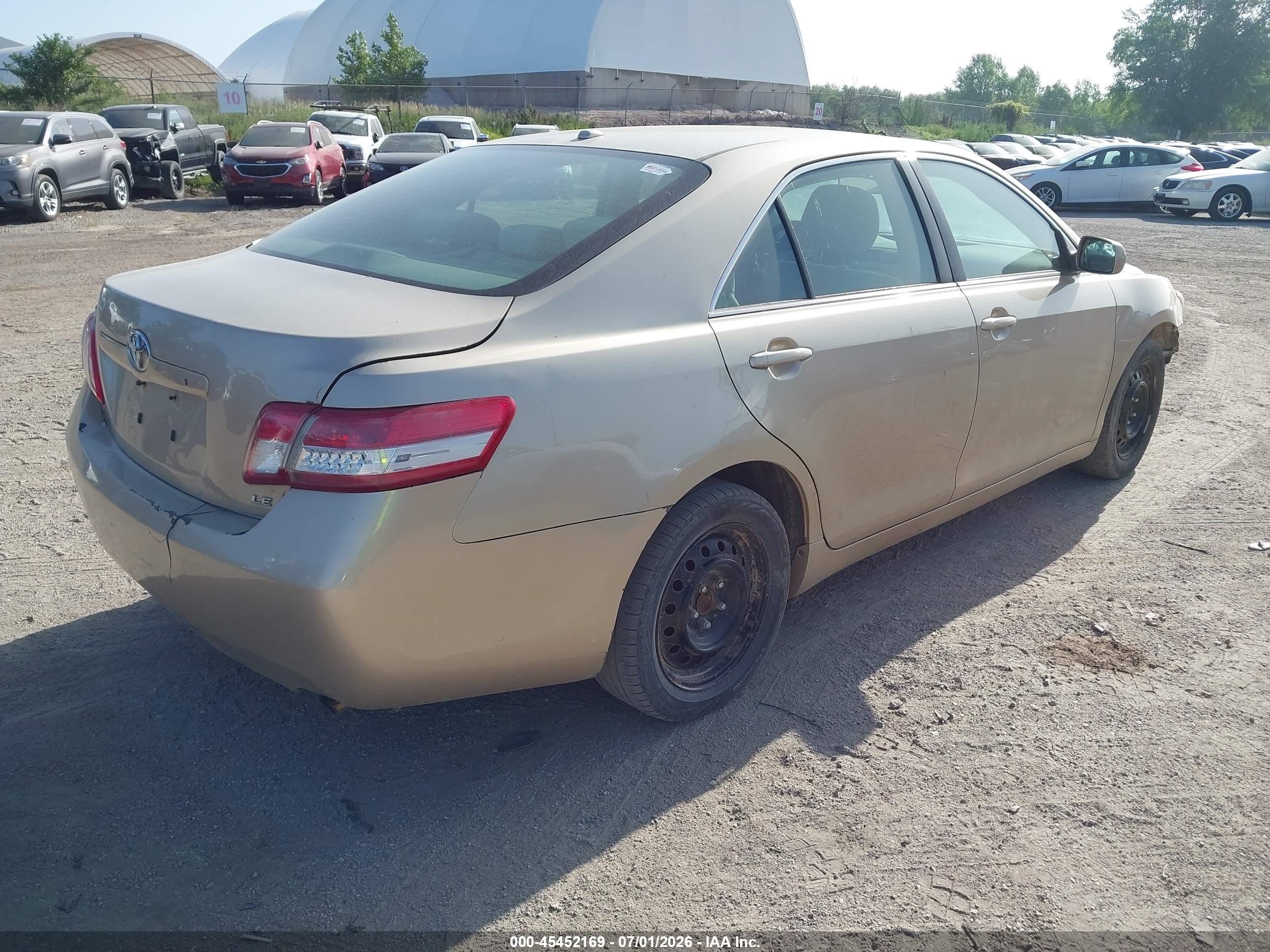 2010 Toyota Camry Le Tan vin: 4T4BF3EK1AR050517