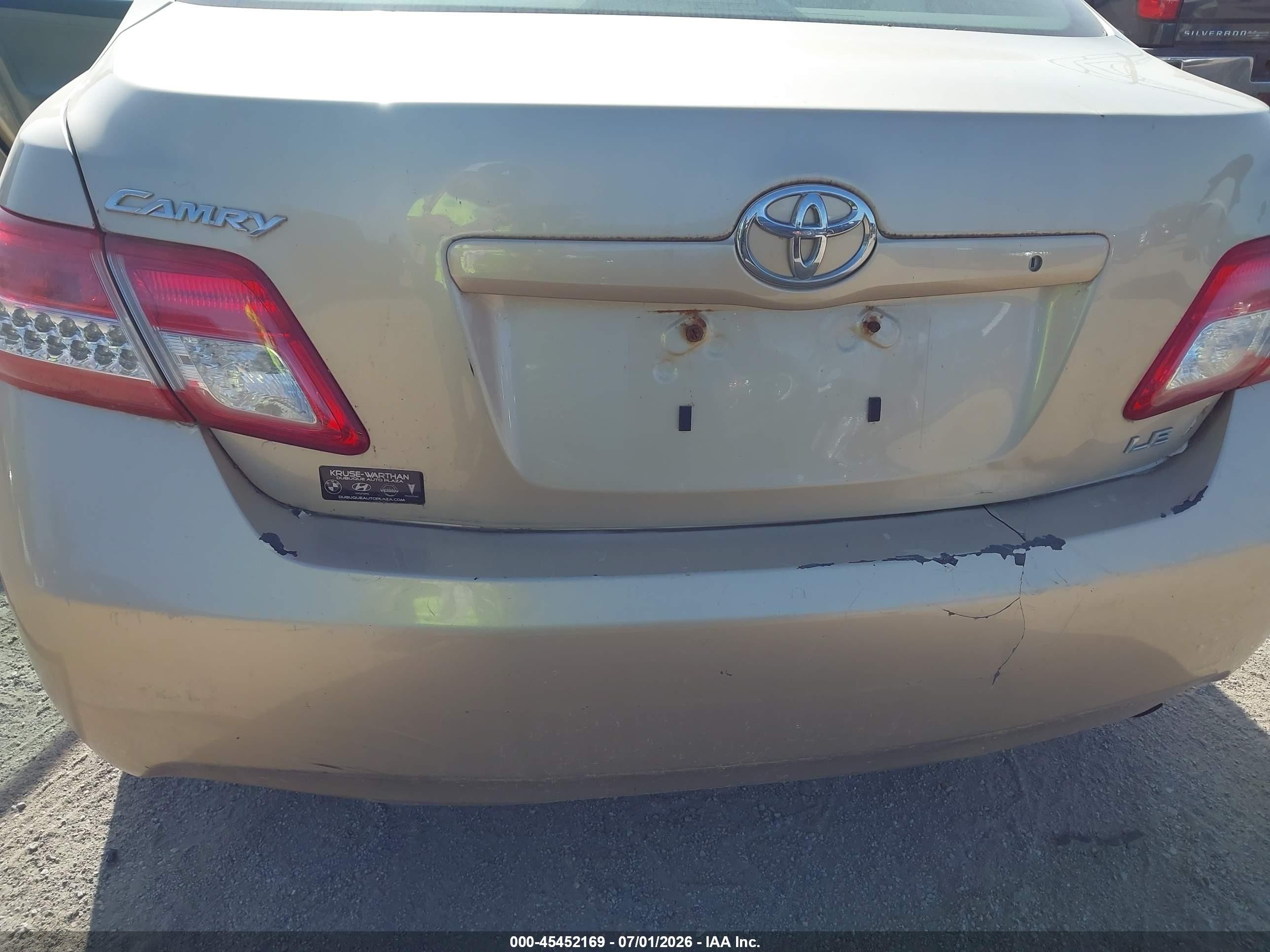 2010 Toyota Camry Le Tan vin: 4T4BF3EK1AR050517