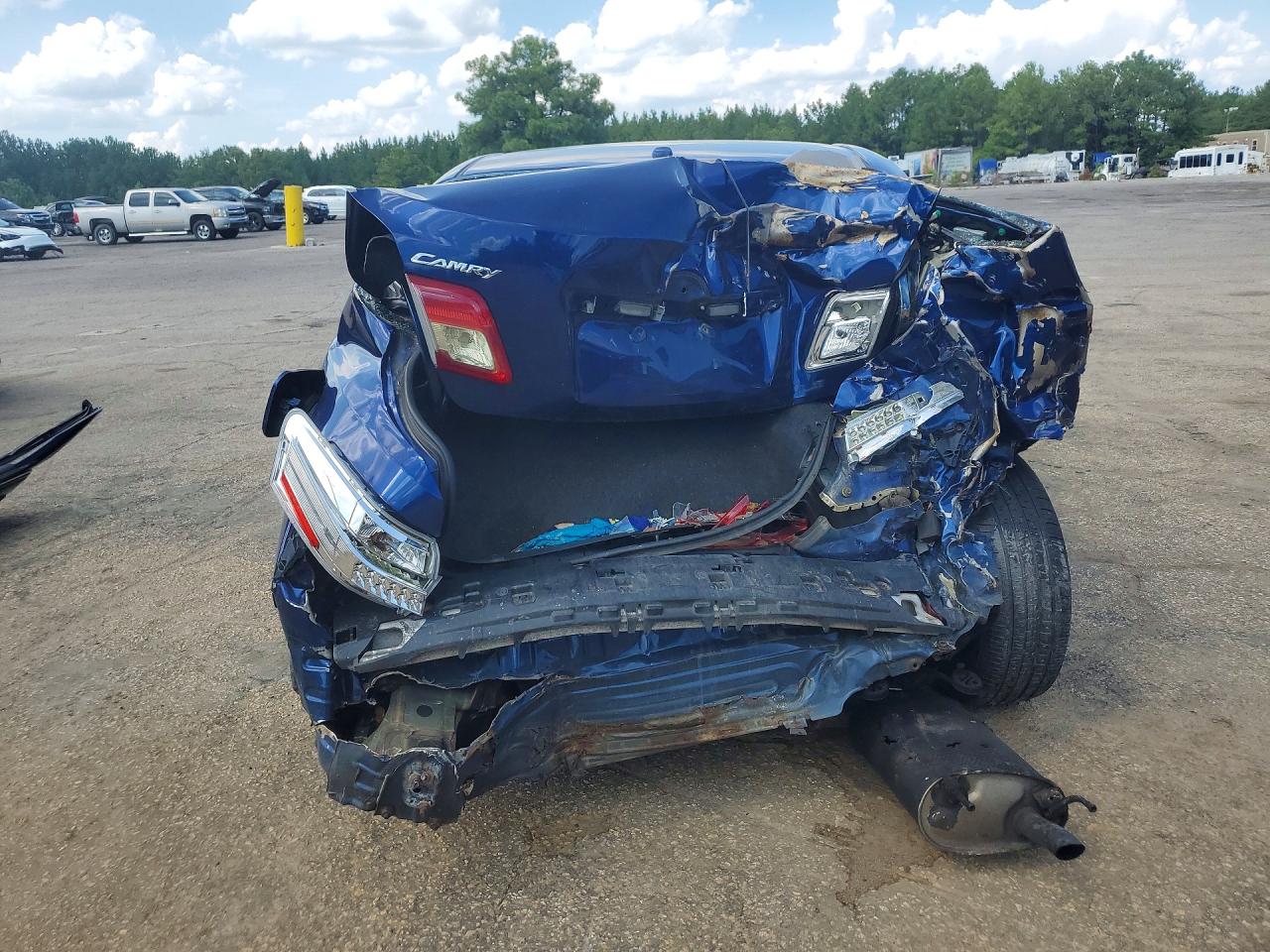 2010 Toyota Camry Le Blue vin: 4T4BF3EK1AR059217
