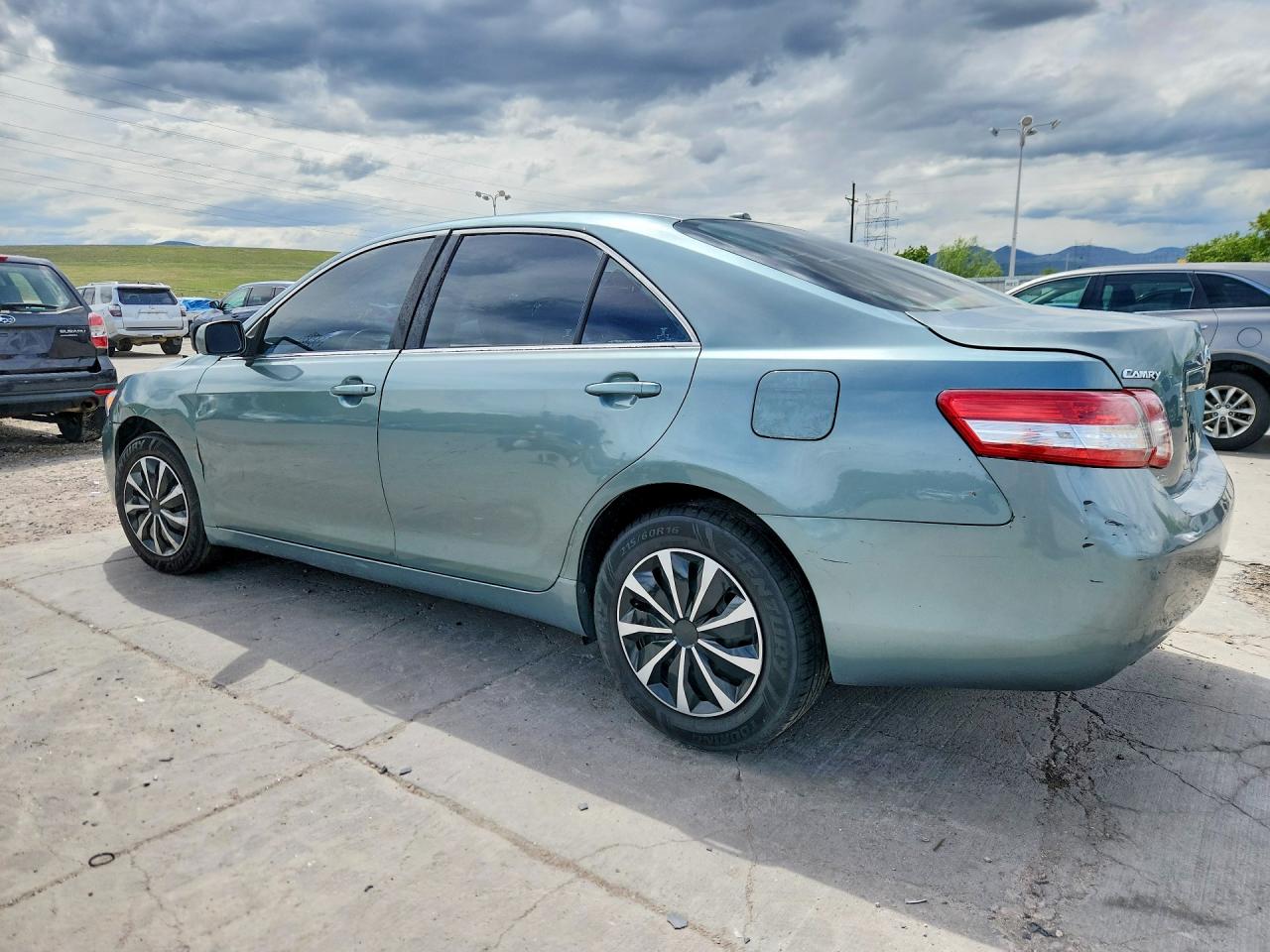 2010 Toyota Camry Le Green vin: 4T4BF3EK1AR061095