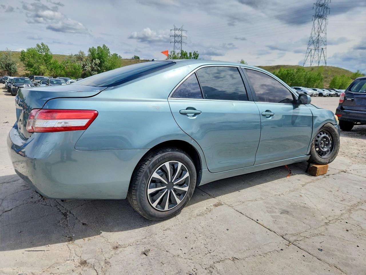 2010 Toyota Camry Le Green vin: 4T4BF3EK1AR061095
