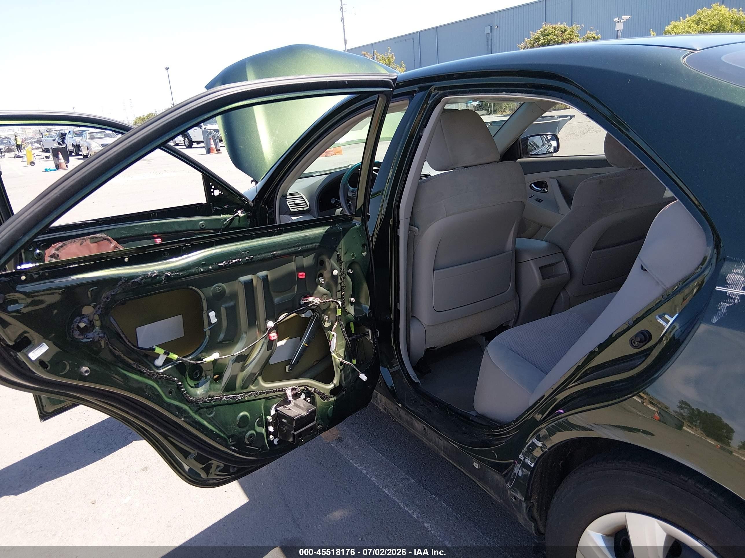 2010 Toyota Camry Le Green vin: 4T4BF3EK1AR061405