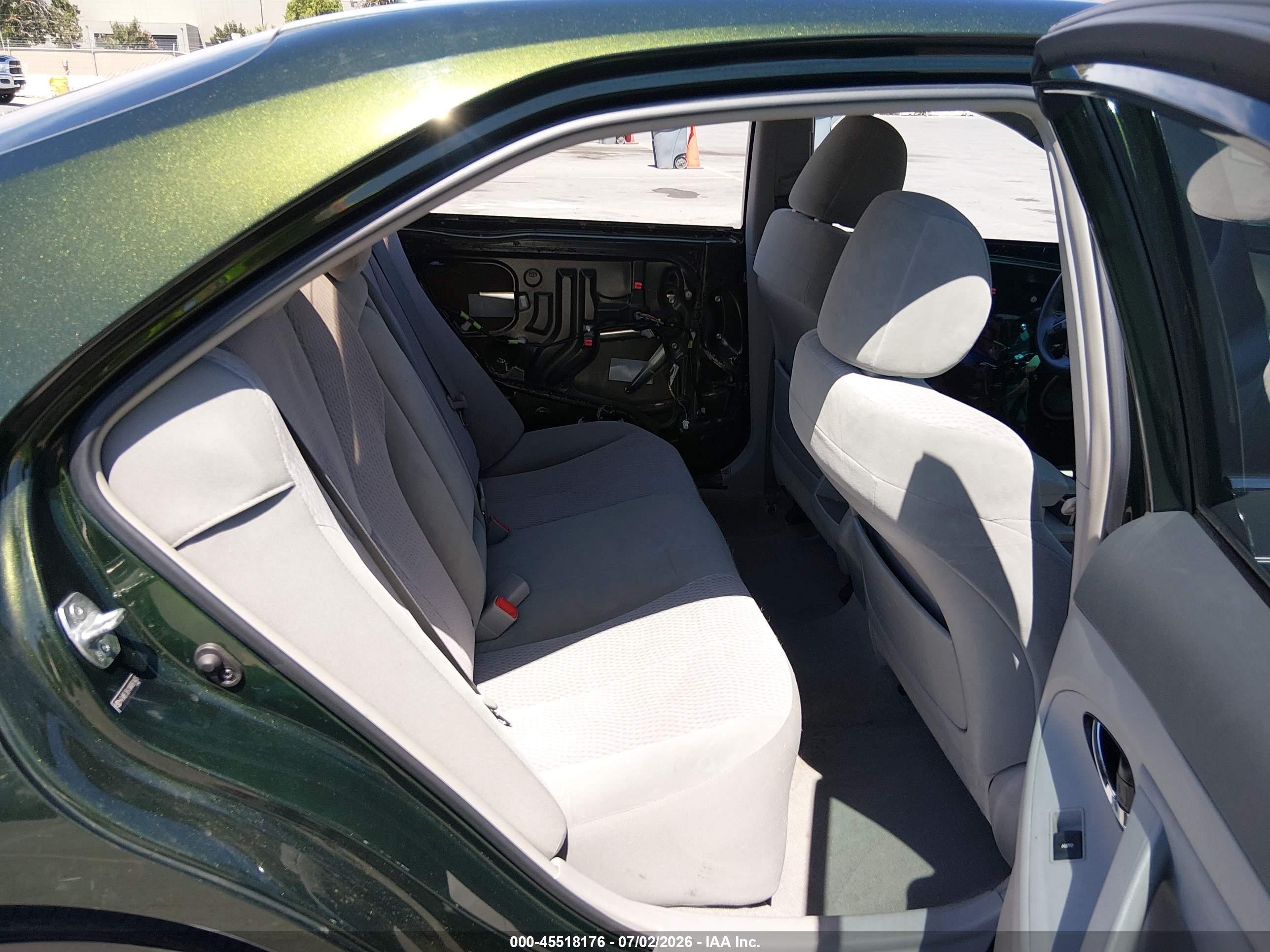 2010 Toyota Camry Le Green vin: 4T4BF3EK1AR061405