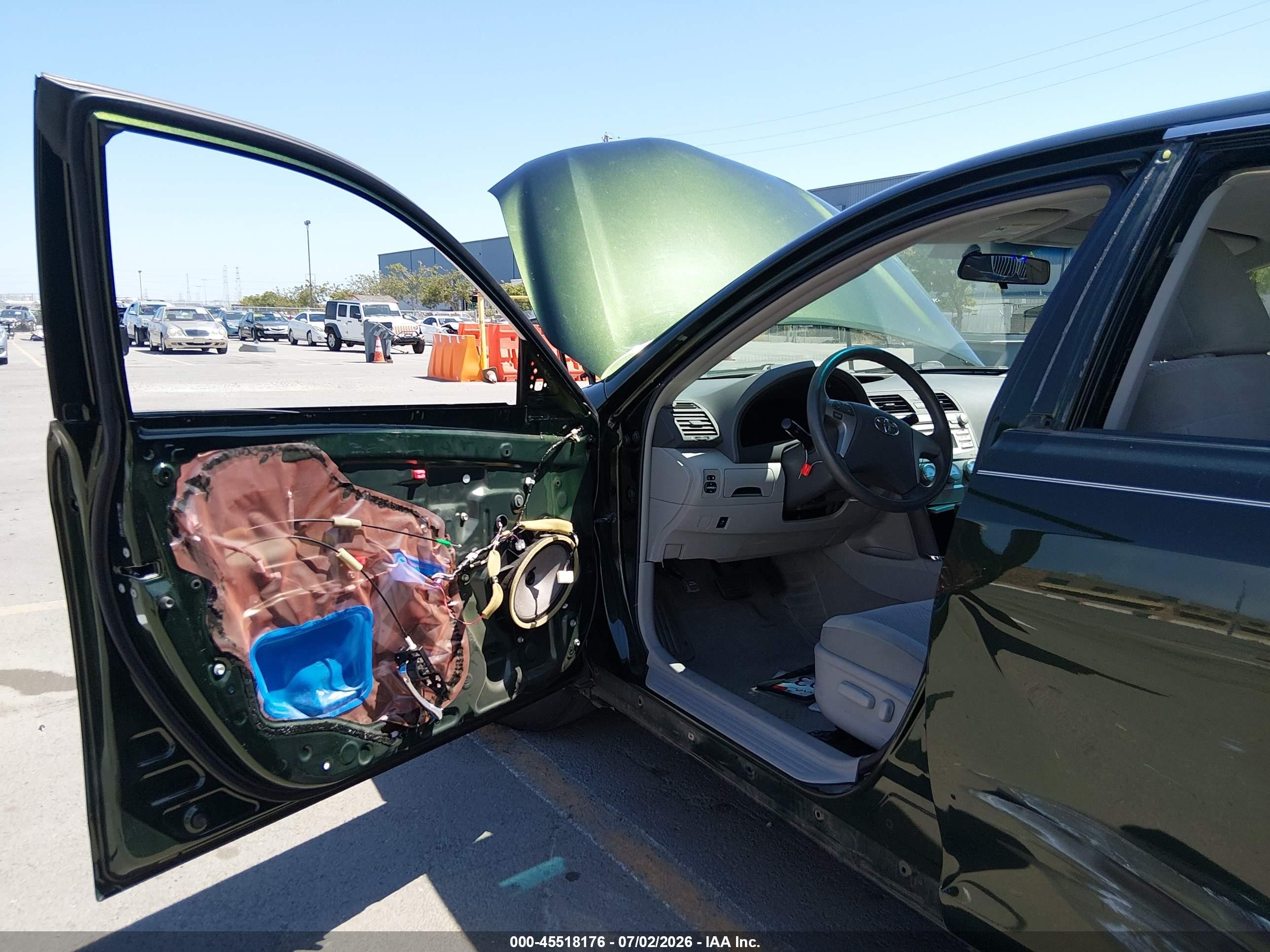 2010 Toyota Camry Le Green vin: 4T4BF3EK1AR061405