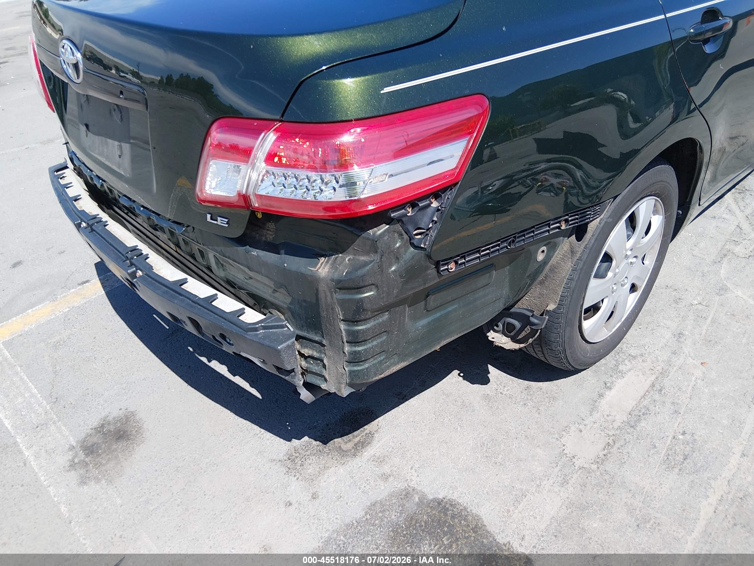 2010 Toyota Camry Le Green vin: 4T4BF3EK1AR061405