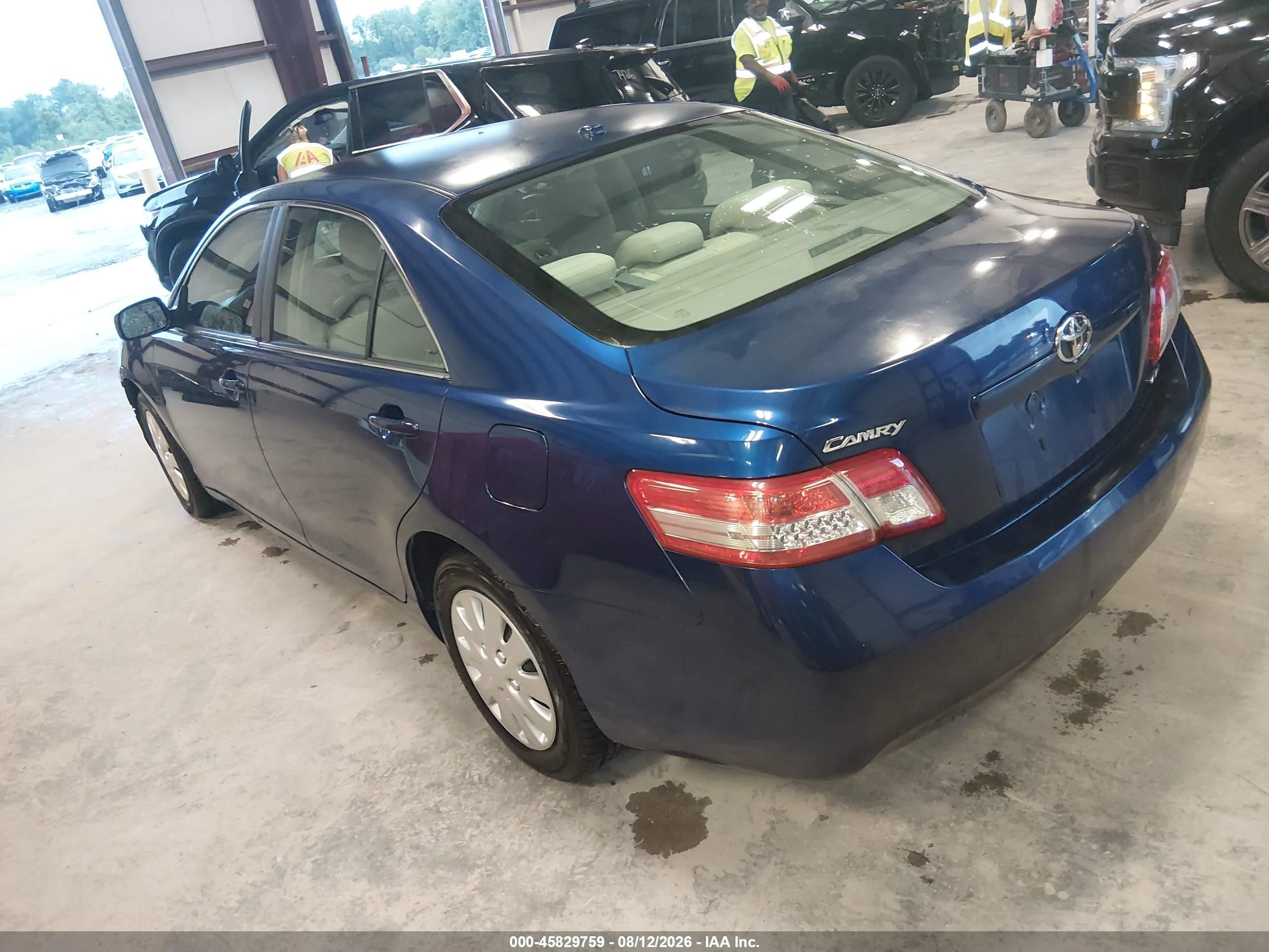 2010 Toyota Camry Le Синий vin: 4T4BF3EK1AR061839