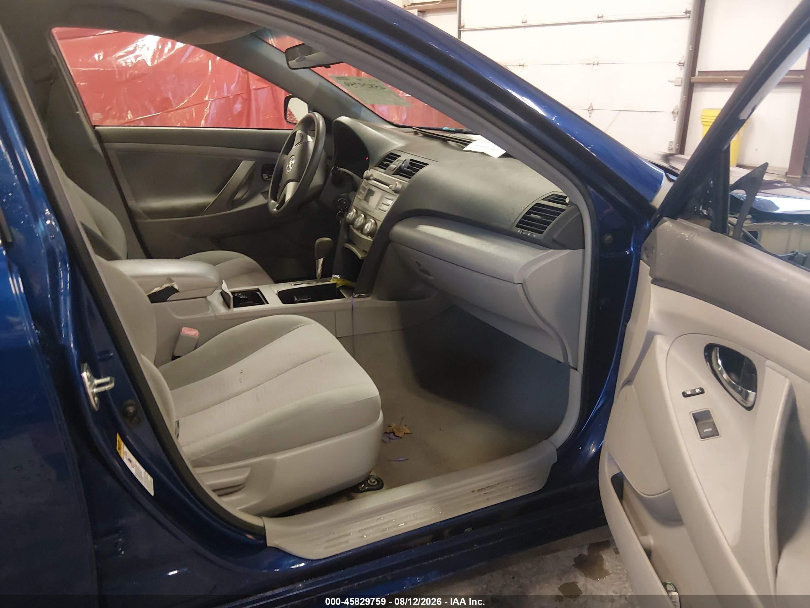2010 Toyota Camry Le Синий vin: 4T4BF3EK1AR061839
