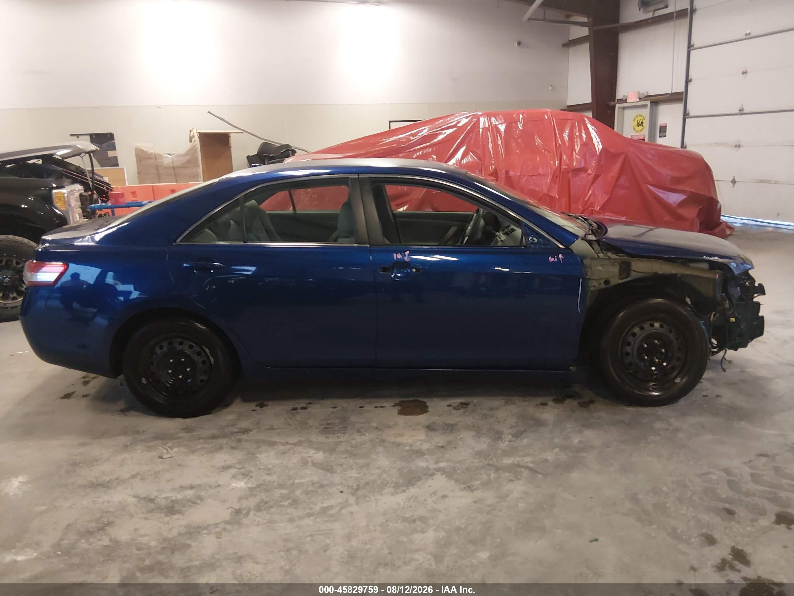 2010 Toyota Camry Le Синий vin: 4T4BF3EK1AR061839