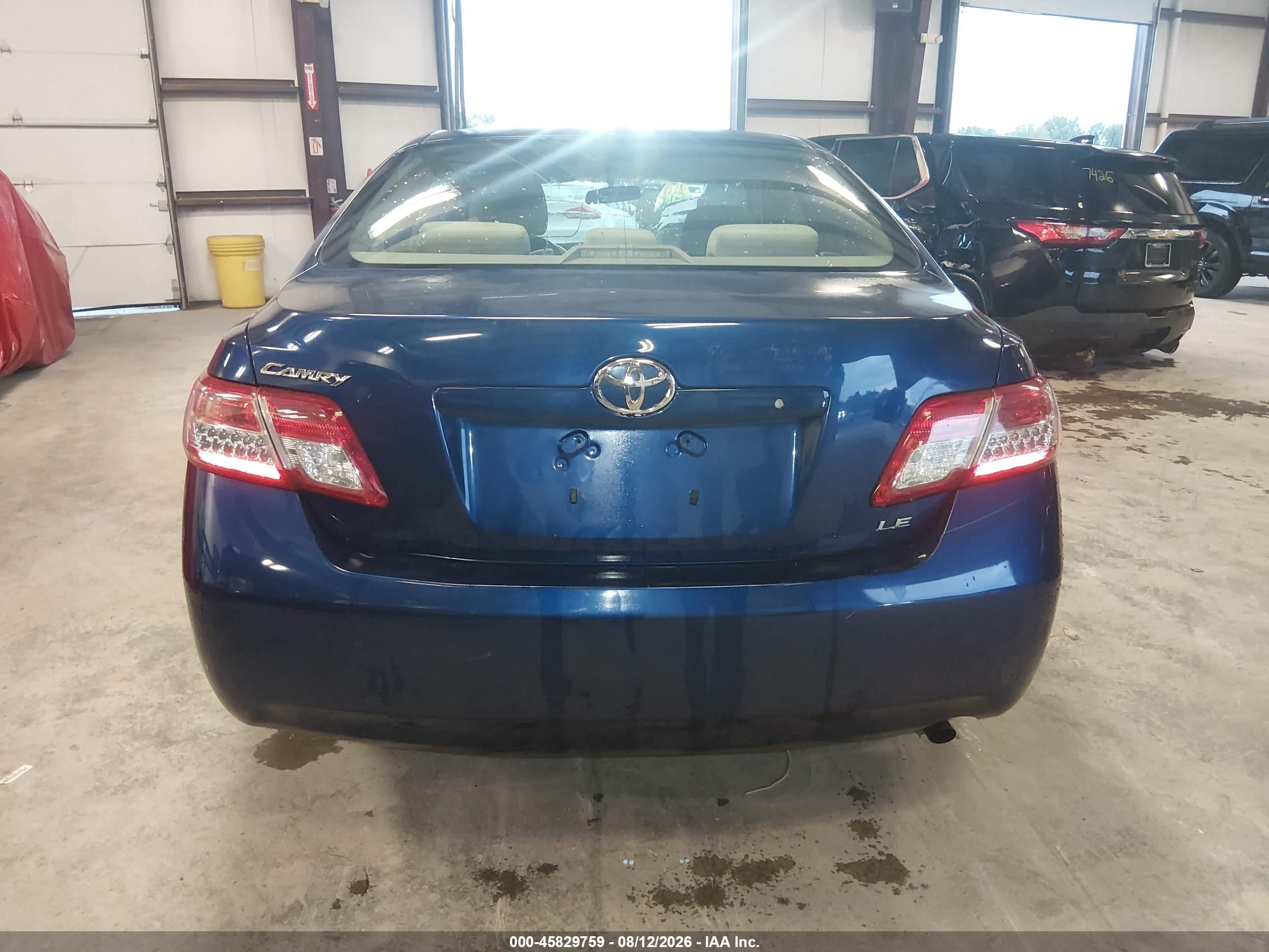 2010 Toyota Camry Le Синий vin: 4T4BF3EK1AR061839