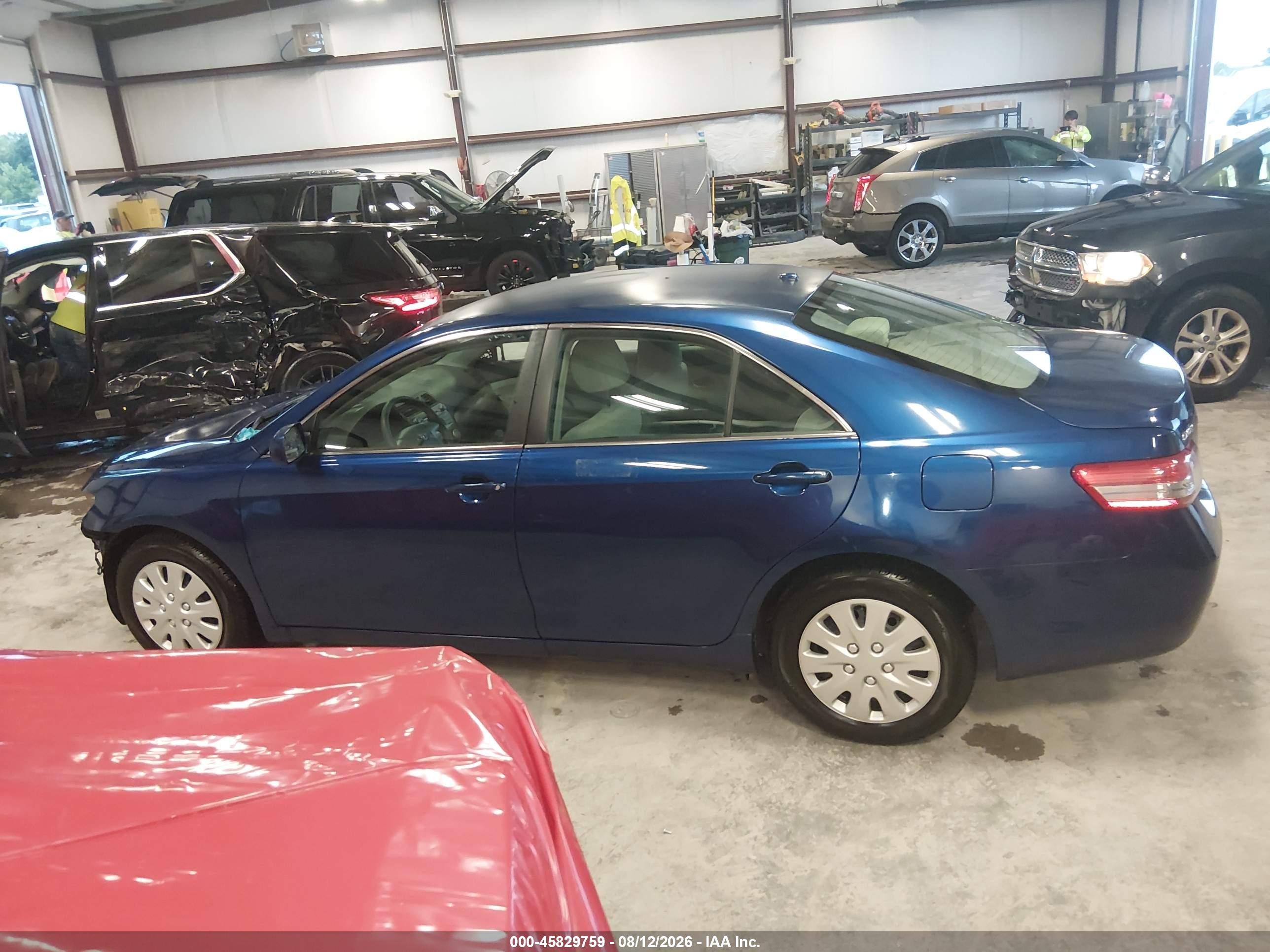 2010 Toyota Camry Le Синий vin: 4T4BF3EK1AR061839