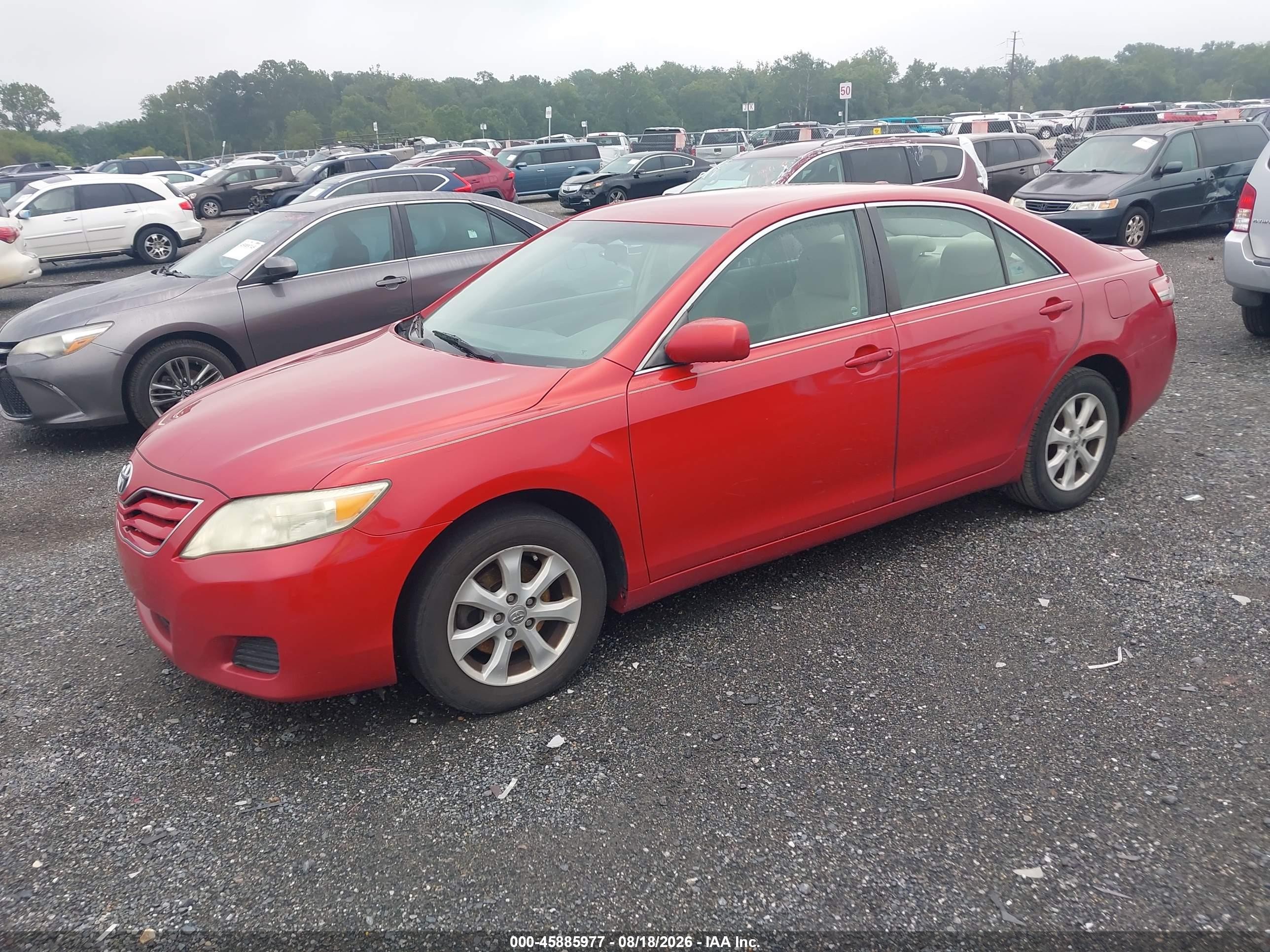 2010 Toyota Camry Le Красный vin: 4T4BF3EK1AR070038