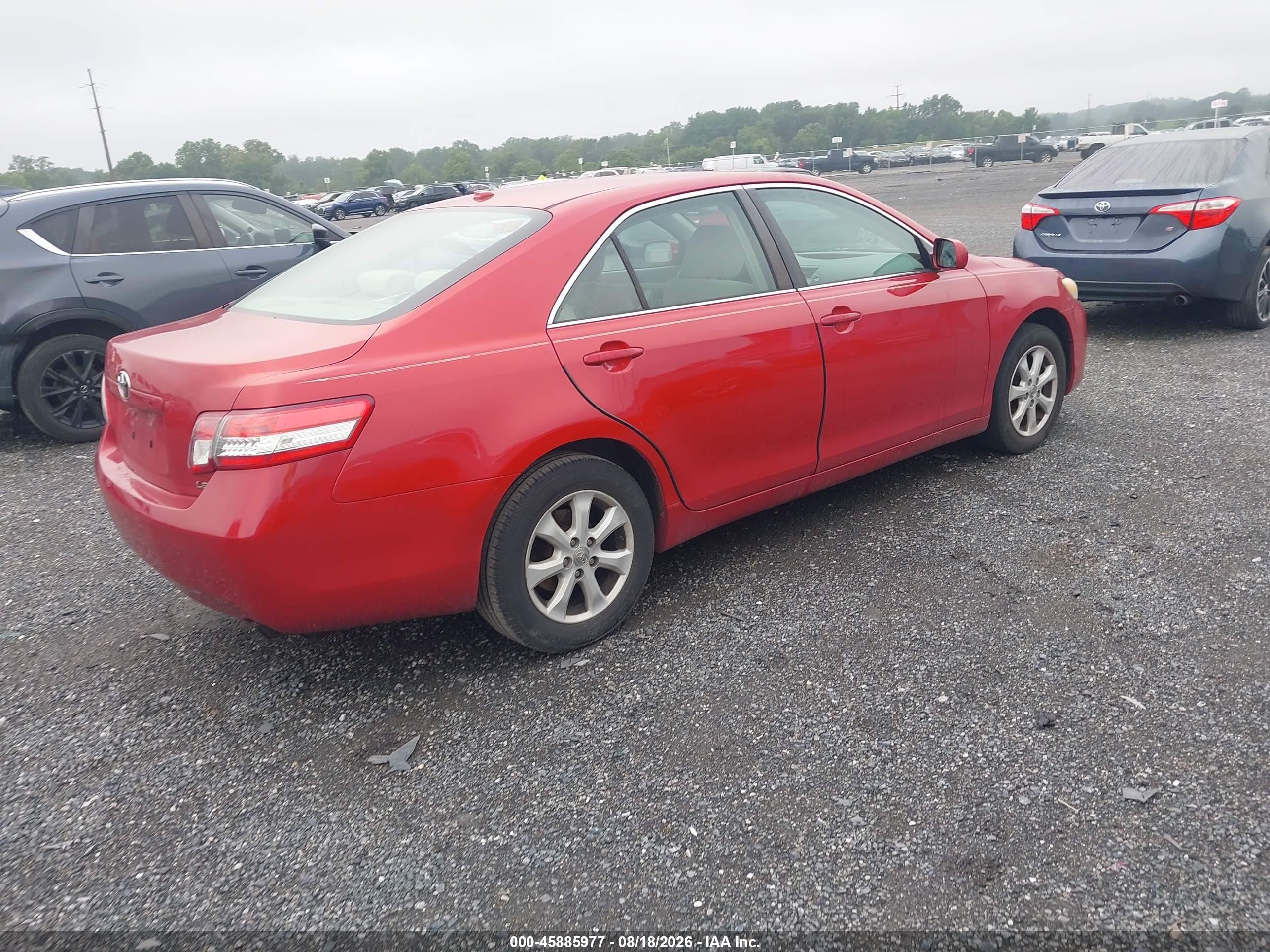 2010 Toyota Camry Le Красный vin: 4T4BF3EK1AR070038