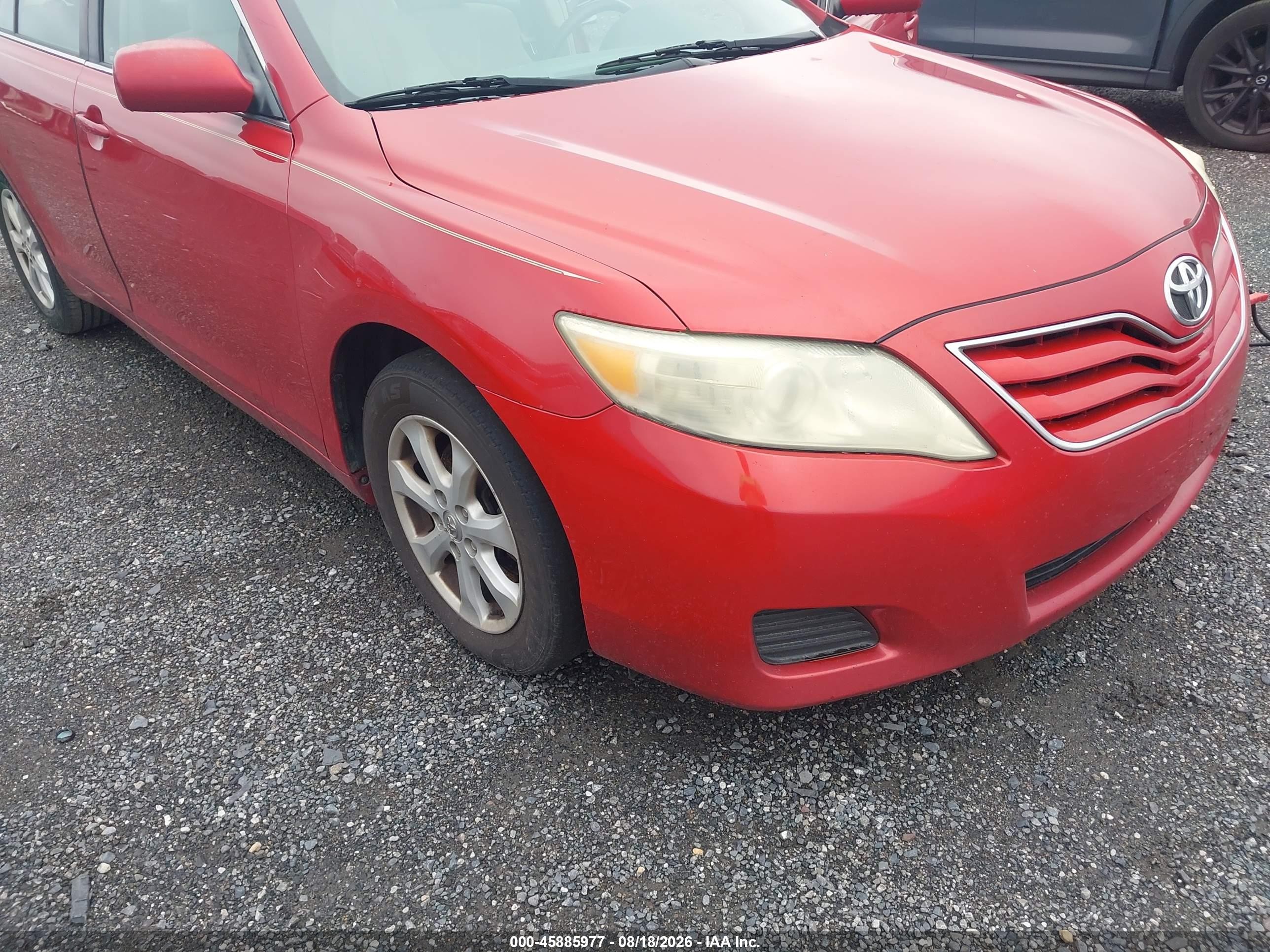 2010 Toyota Camry Le Красный vin: 4T4BF3EK1AR070038