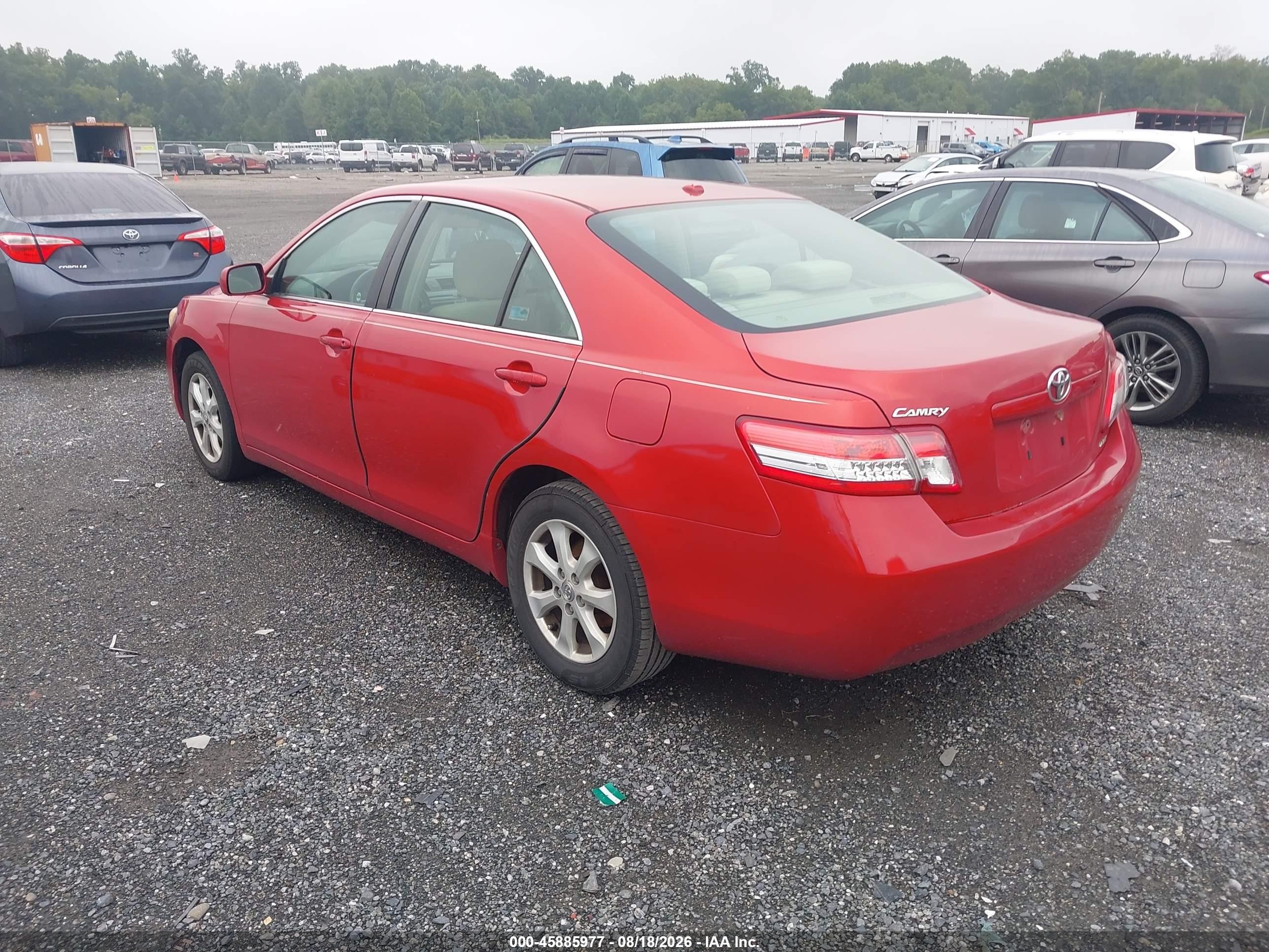 2010 Toyota Camry Le Красный vin: 4T4BF3EK1AR070038