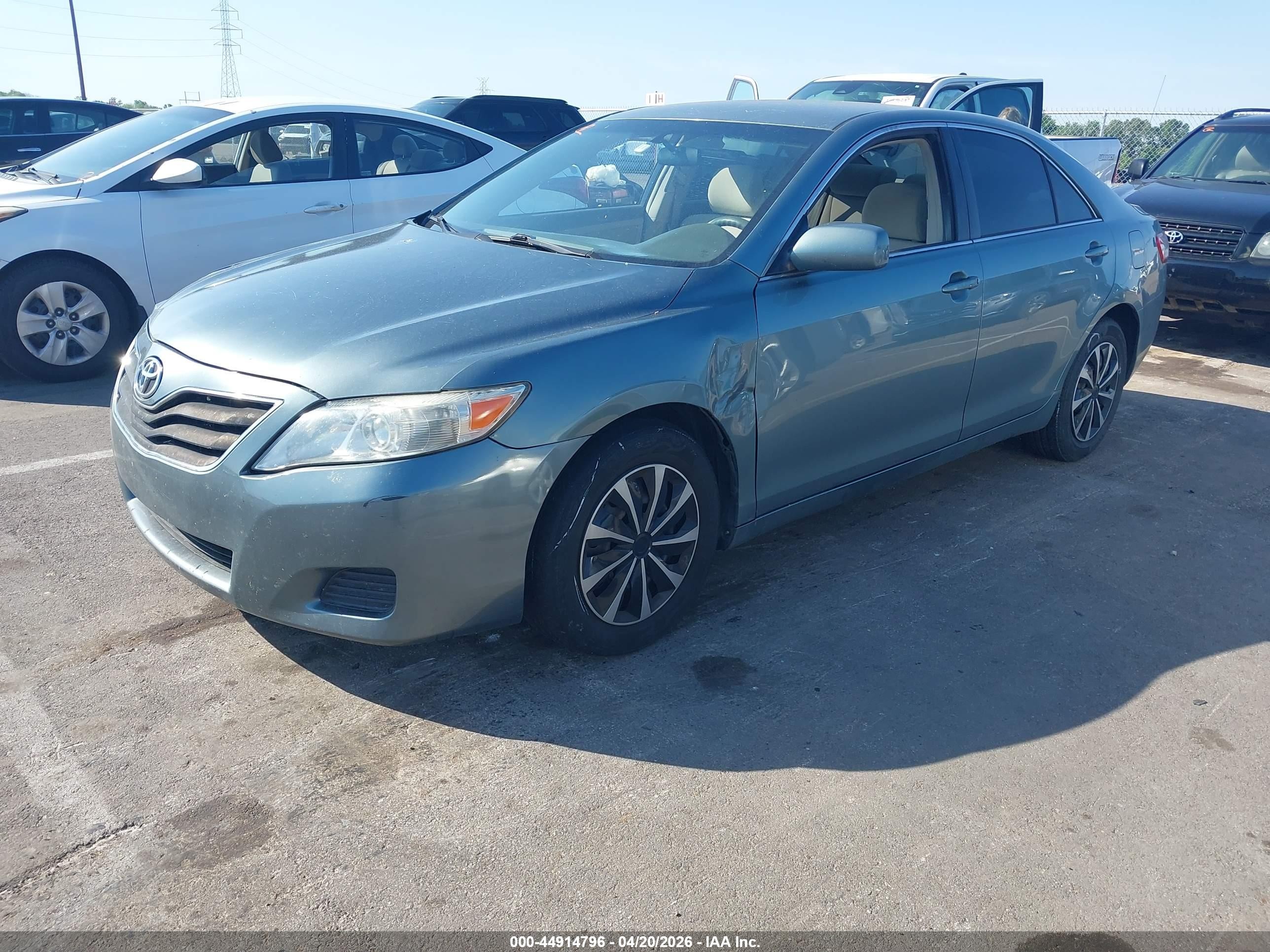 2010 Toyota Camry Le Green vin: 4T4BF3EK1AR072582