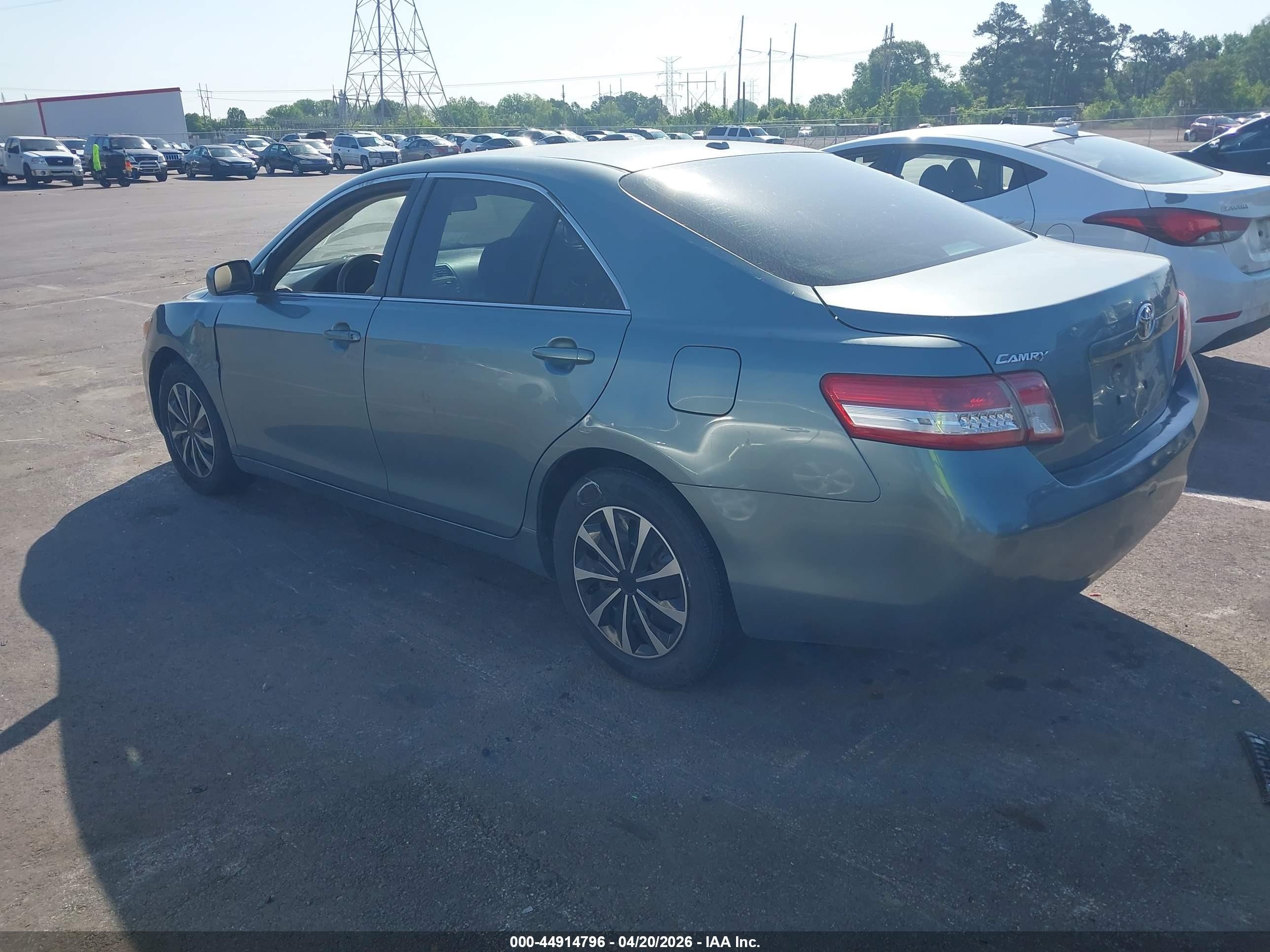 2010 Toyota Camry Le Green vin: 4T4BF3EK1AR072582