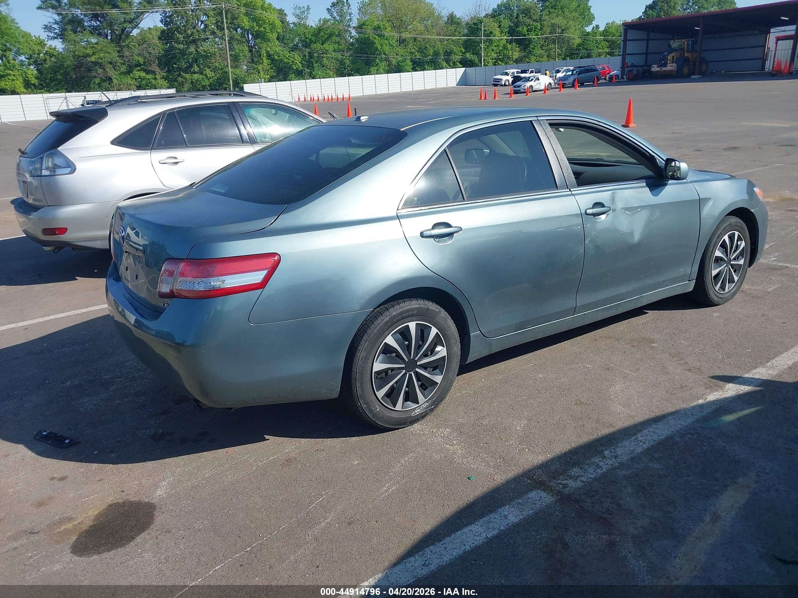 2010 Toyota Camry Le Green vin: 4T4BF3EK1AR072582