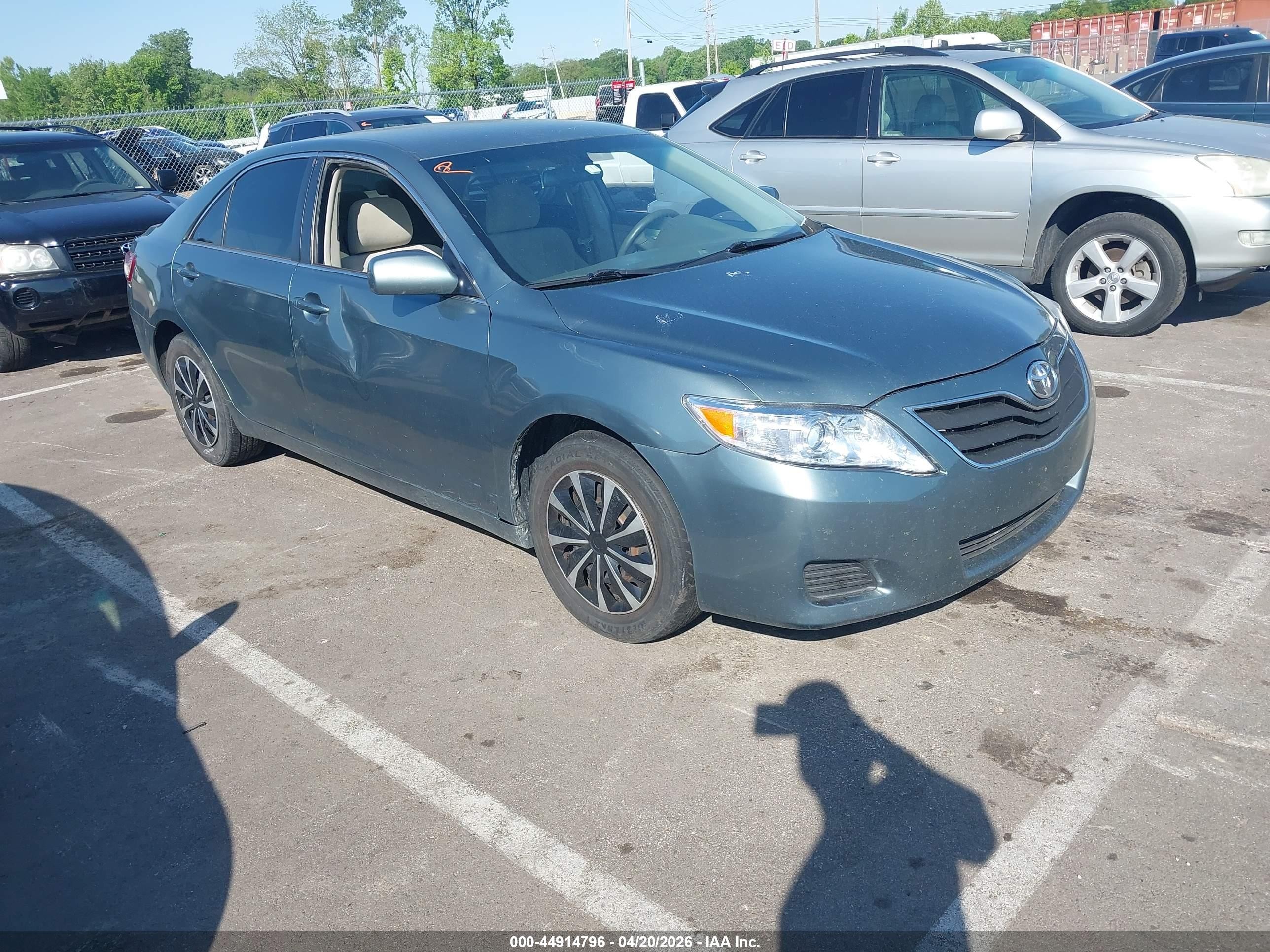 2010 Toyota Camry Le Зеленый vin: 4T4BF3EK1AR072582