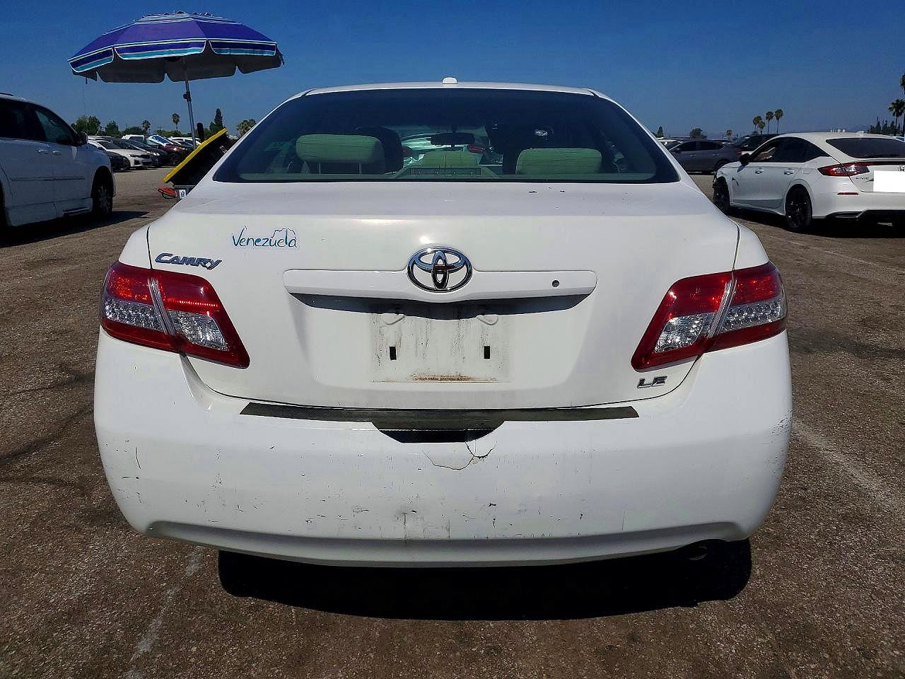 2011 Toyota Camry Le Белый vin: 4T4BF3EK1BR102522