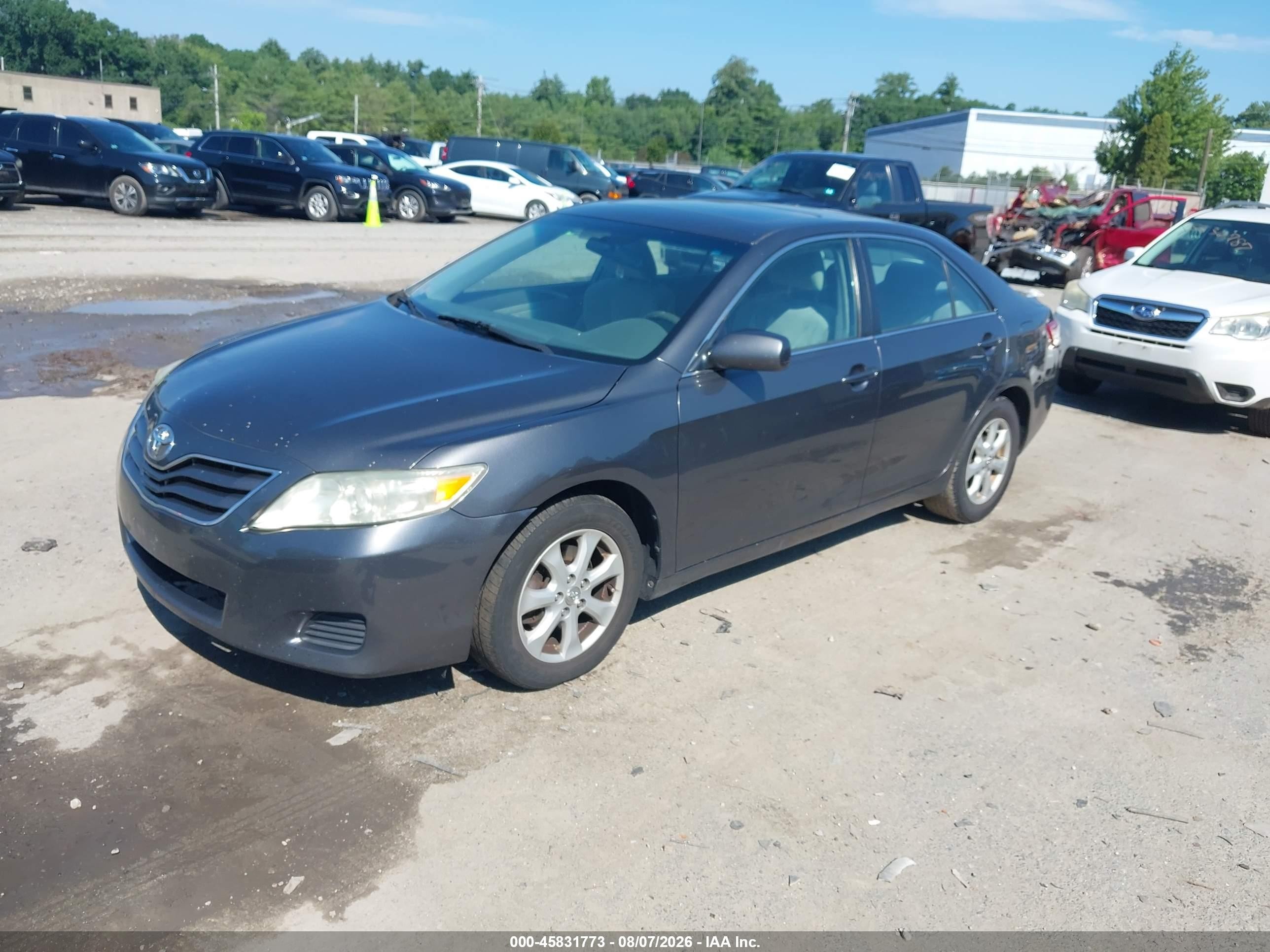 2011 Toyota Camry Le Gray vin: 4T4BF3EK1BR112032