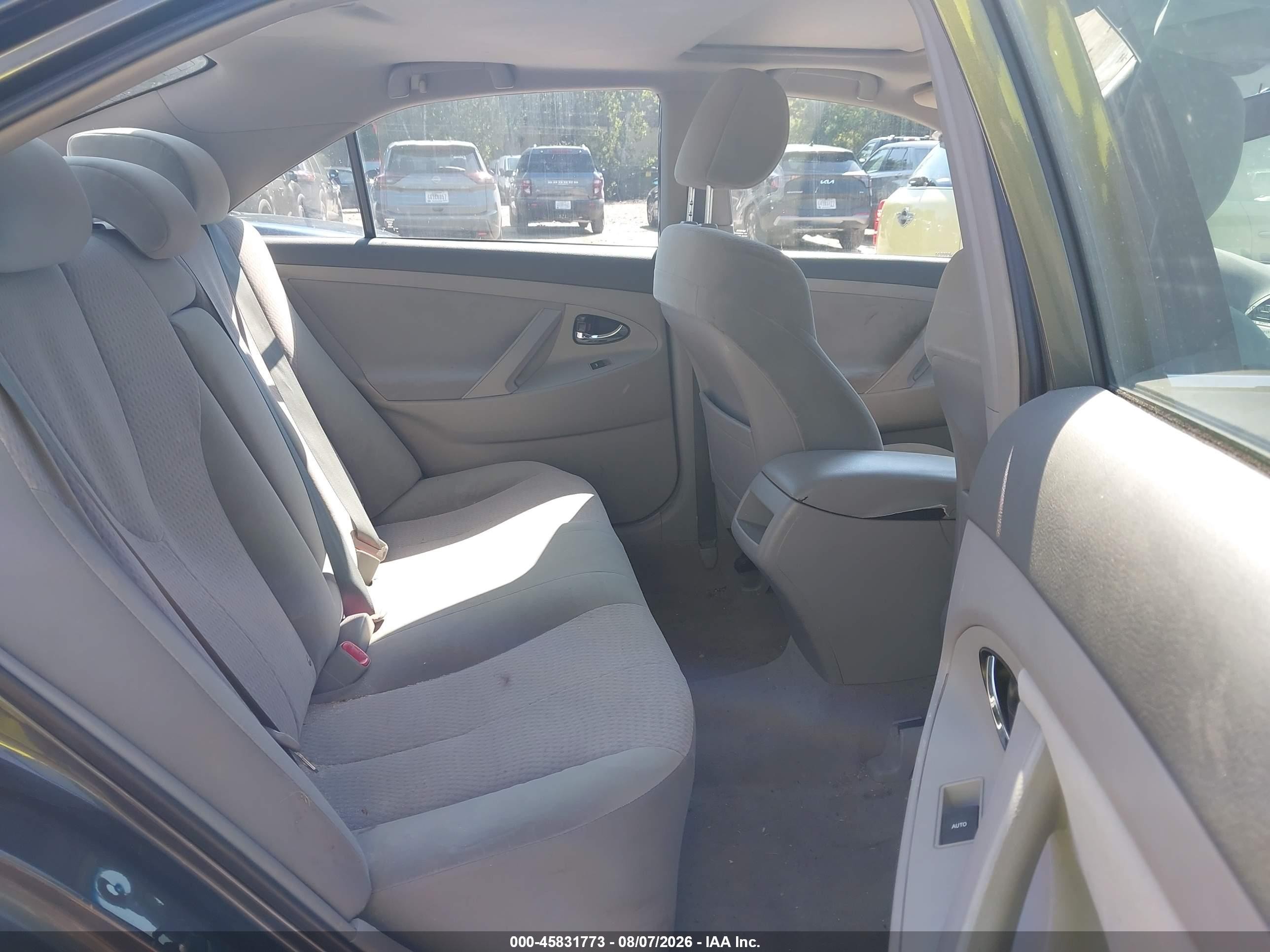 2011 Toyota Camry Le Gray vin: 4T4BF3EK1BR112032