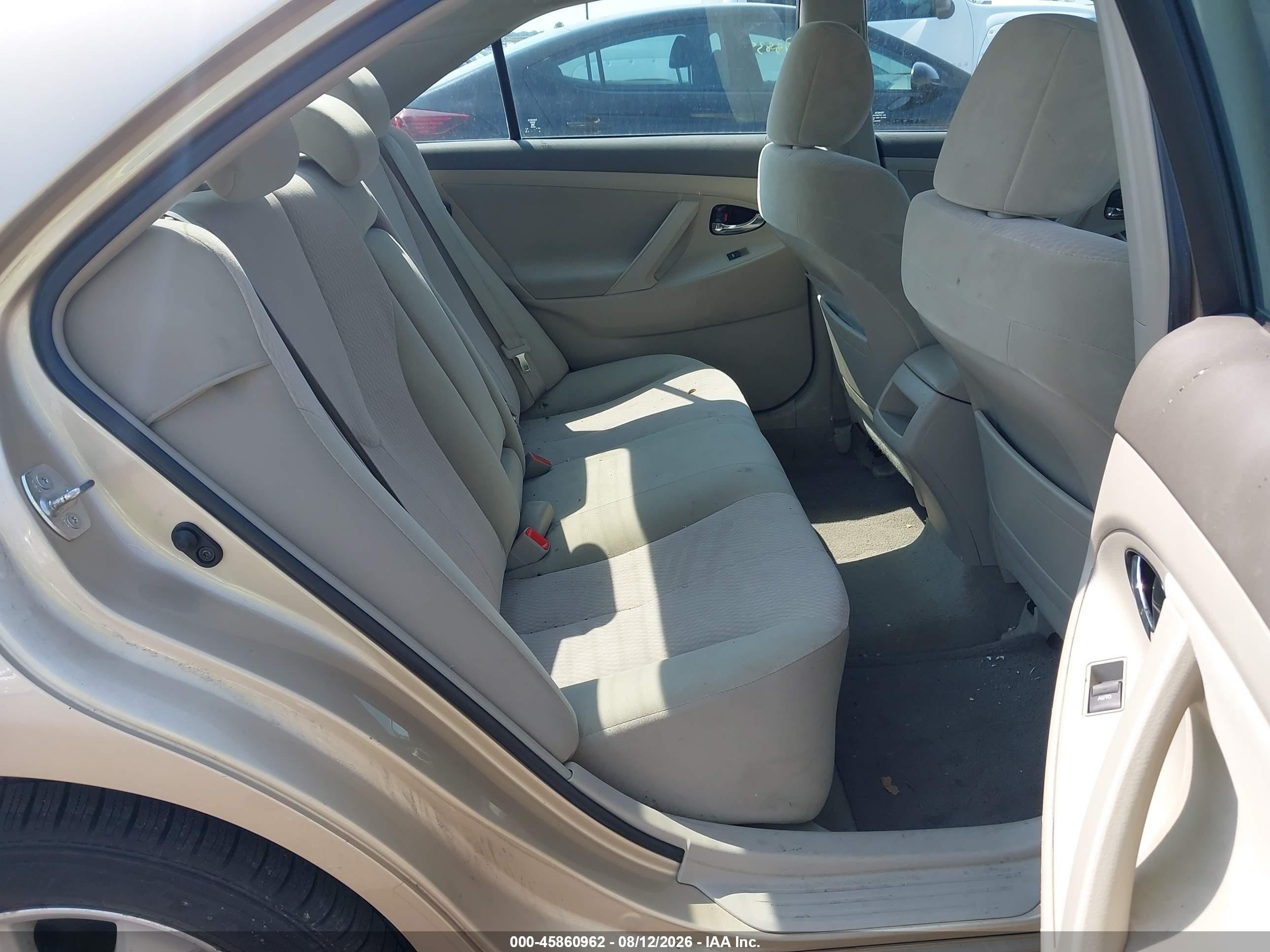 2011 Toyota Camry Le Tan vin: 4T4BF3EK1BR121507