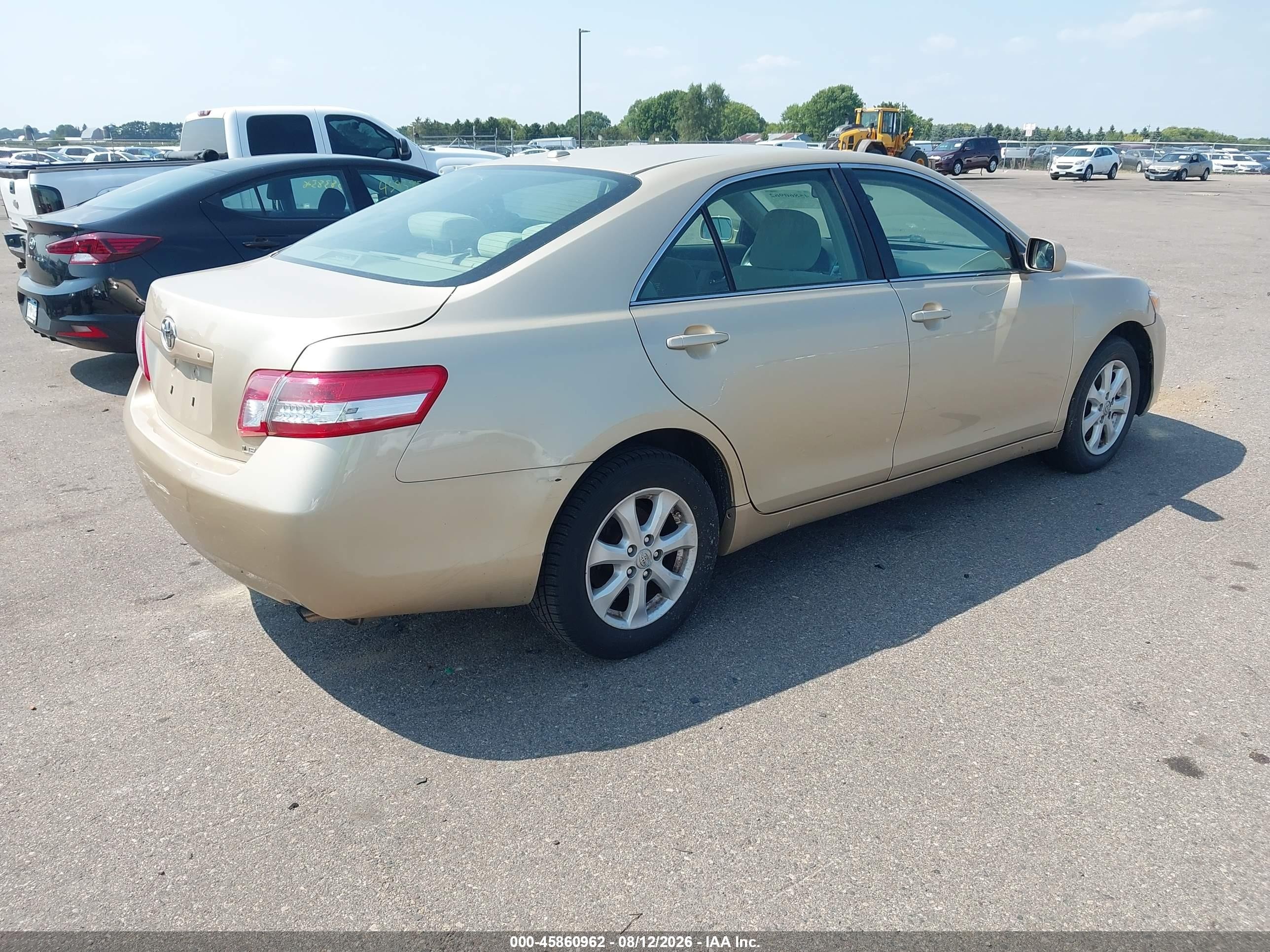 2011 Toyota Camry Le Tan vin: 4T4BF3EK1BR121507