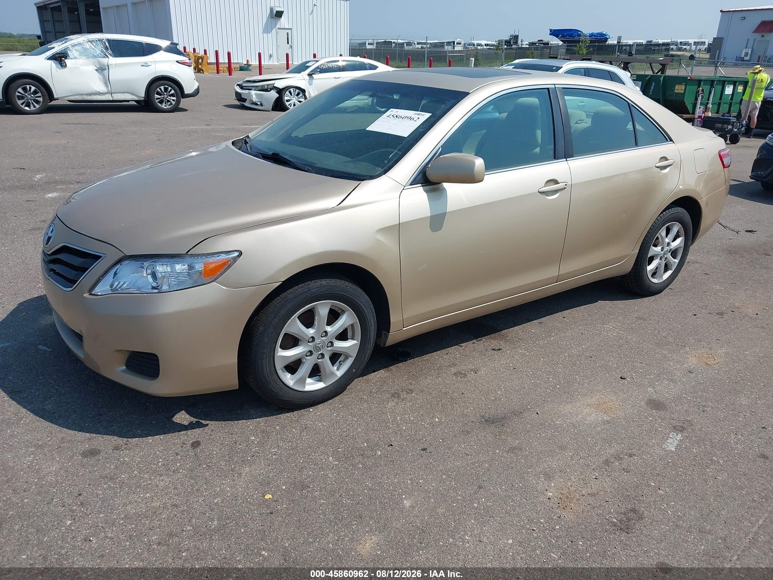 2011 Toyota Camry Le Tan vin: 4T4BF3EK1BR121507