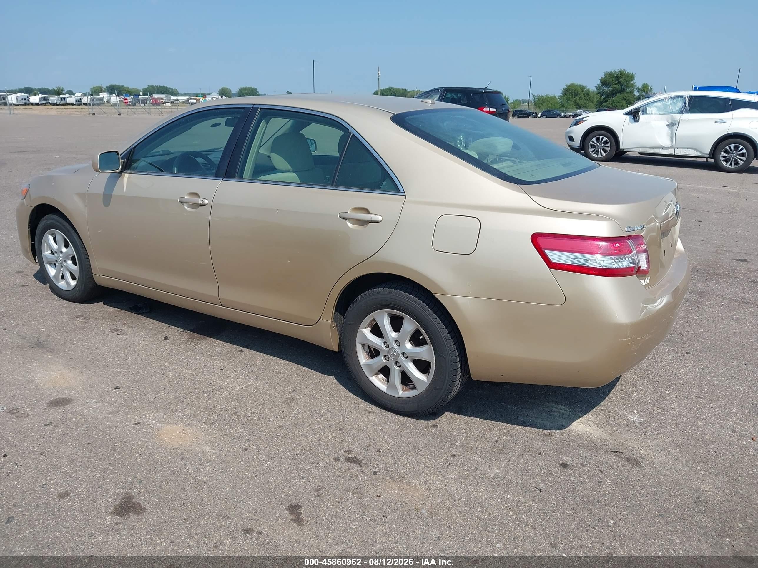 2011 Toyota Camry Le Tan vin: 4T4BF3EK1BR121507