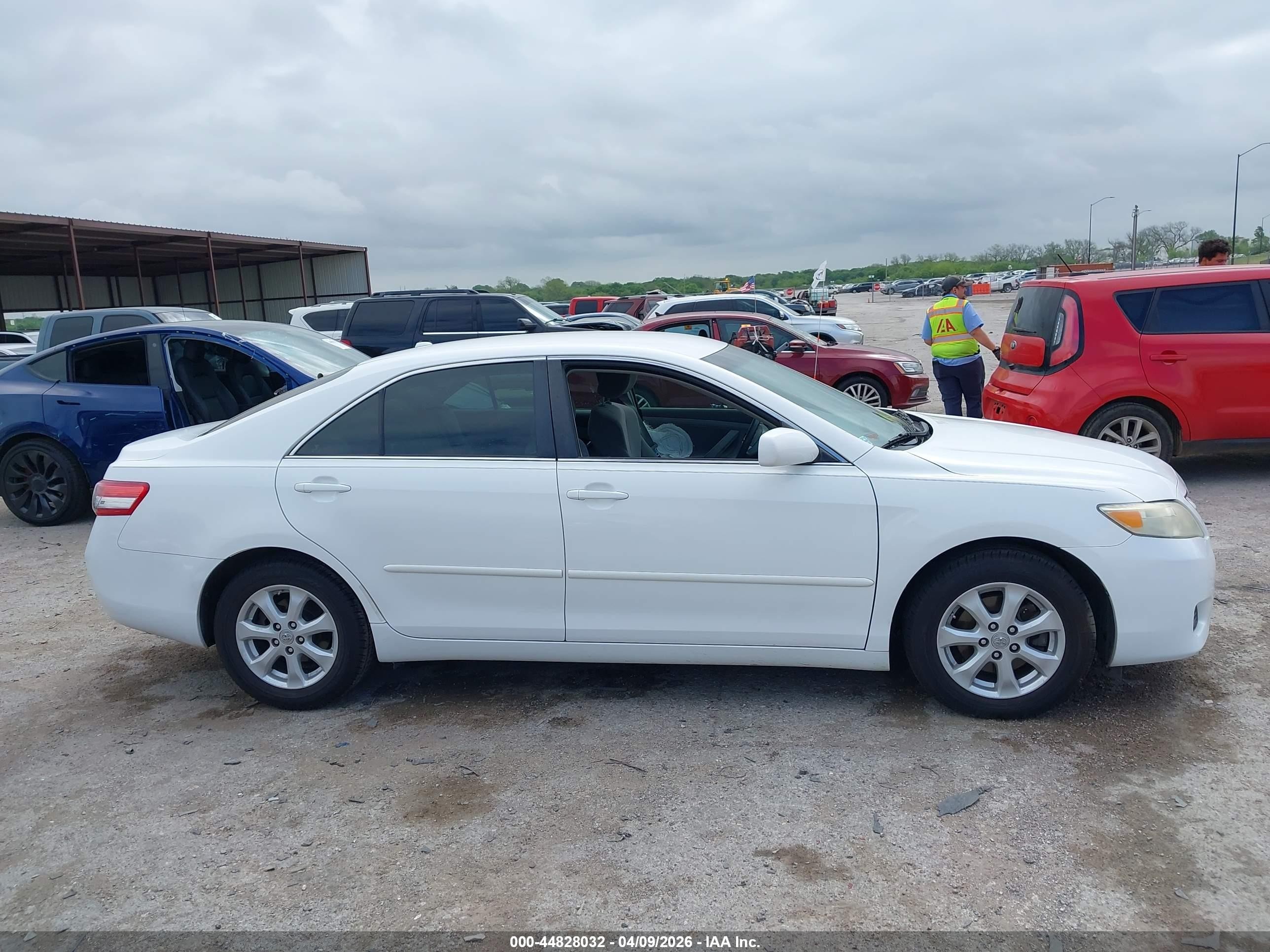 2011 Toyota Camry Le White vin: 4T4BF3EK1BR134693