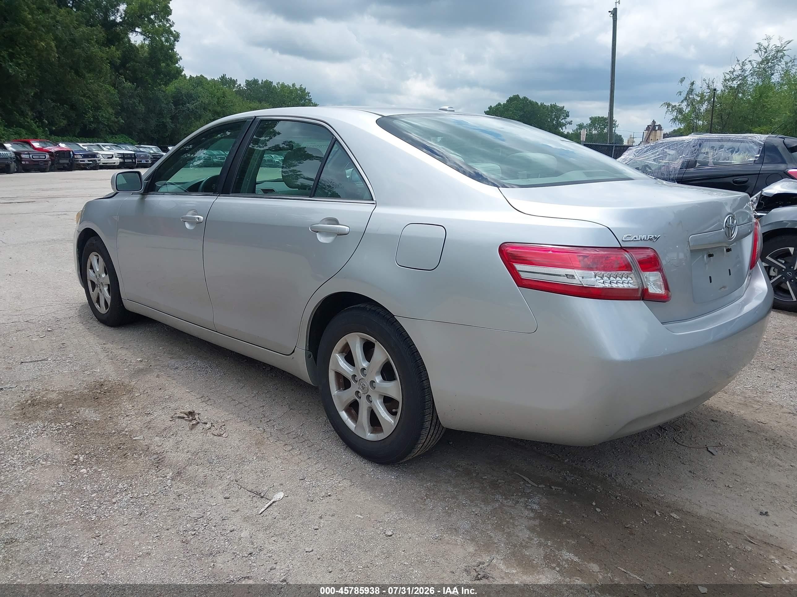 2011 Toyota Camry Le Silver vin: 4T4BF3EK1BR144608