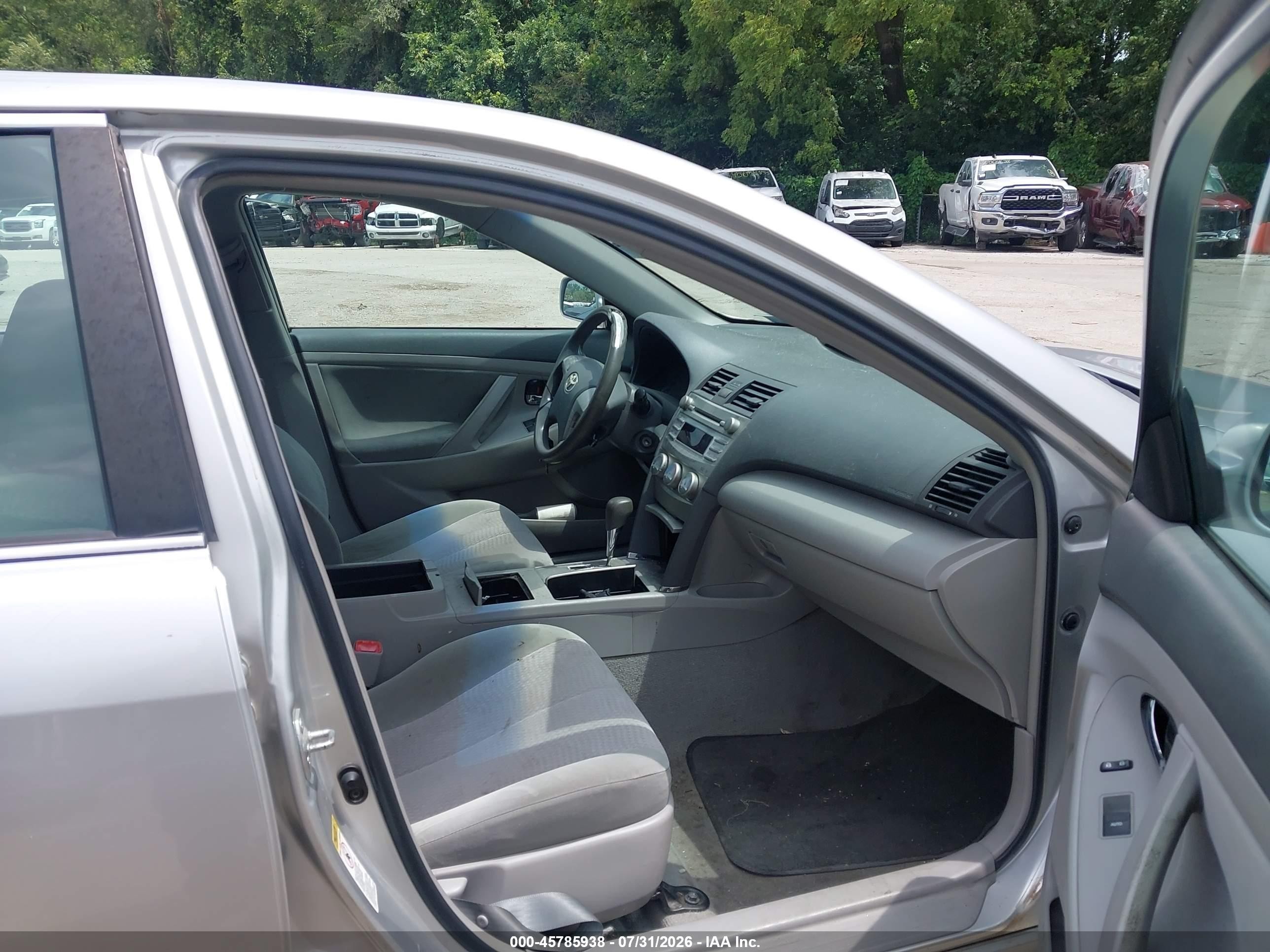 2011 Toyota Camry Le Silver vin: 4T4BF3EK1BR144608