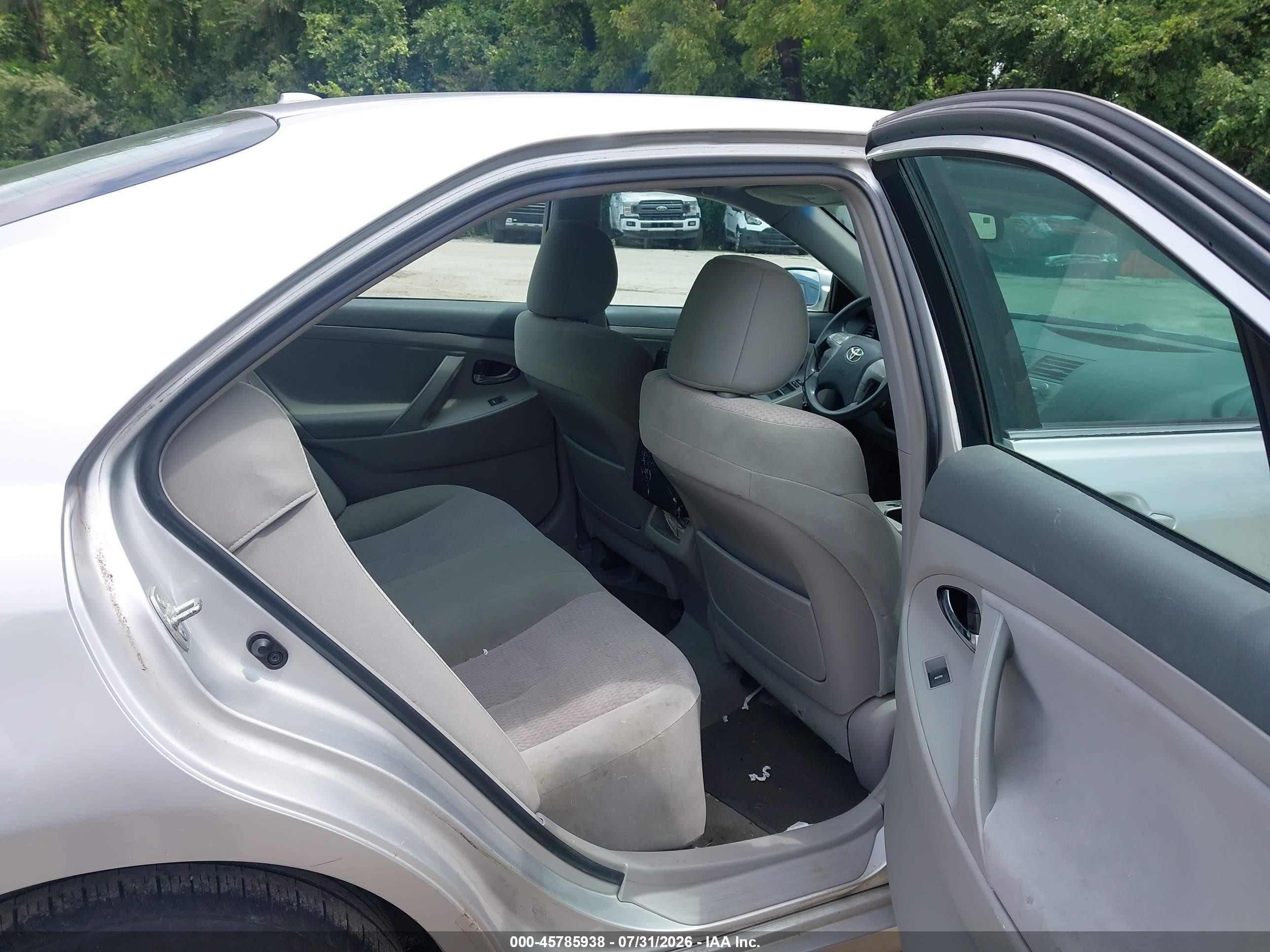 2011 Toyota Camry Le Silver vin: 4T4BF3EK1BR144608