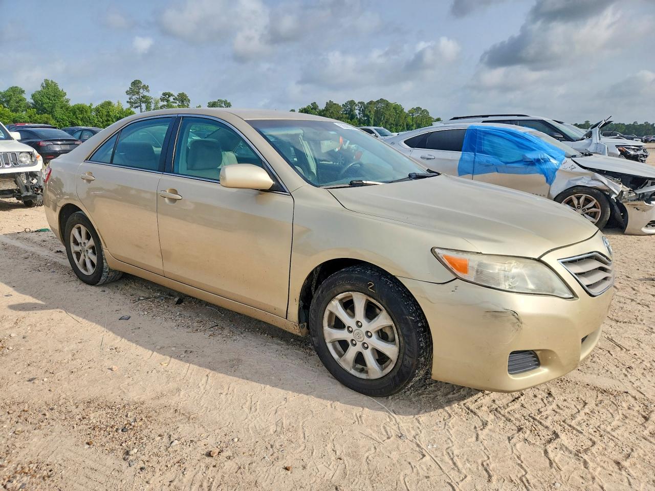 2011 Toyota Camry Le Gold vin: 4T4BF3EK1BR154121