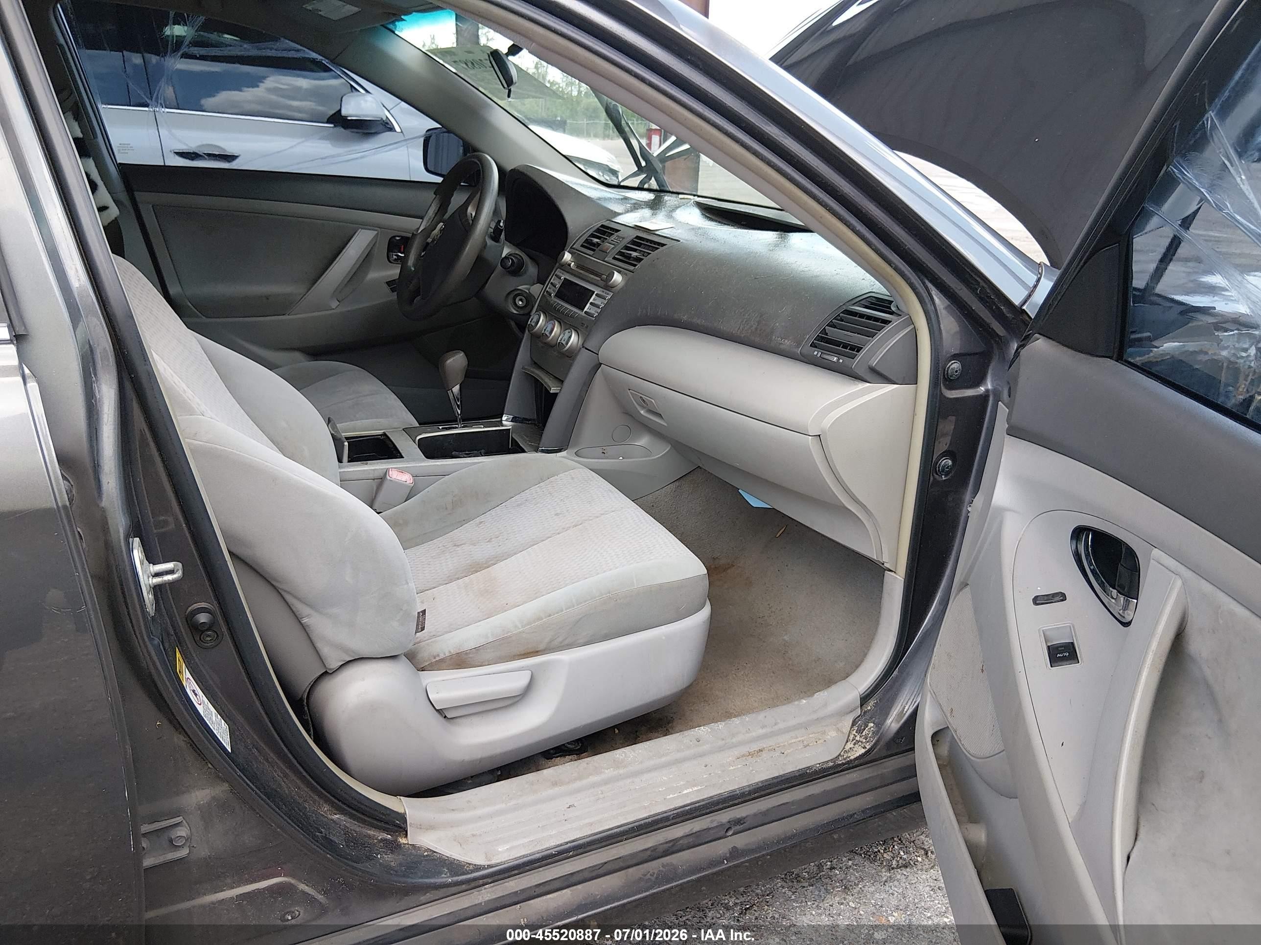 2011 Toyota Camry Le Gray vin: 4T4BF3EK1BR174031