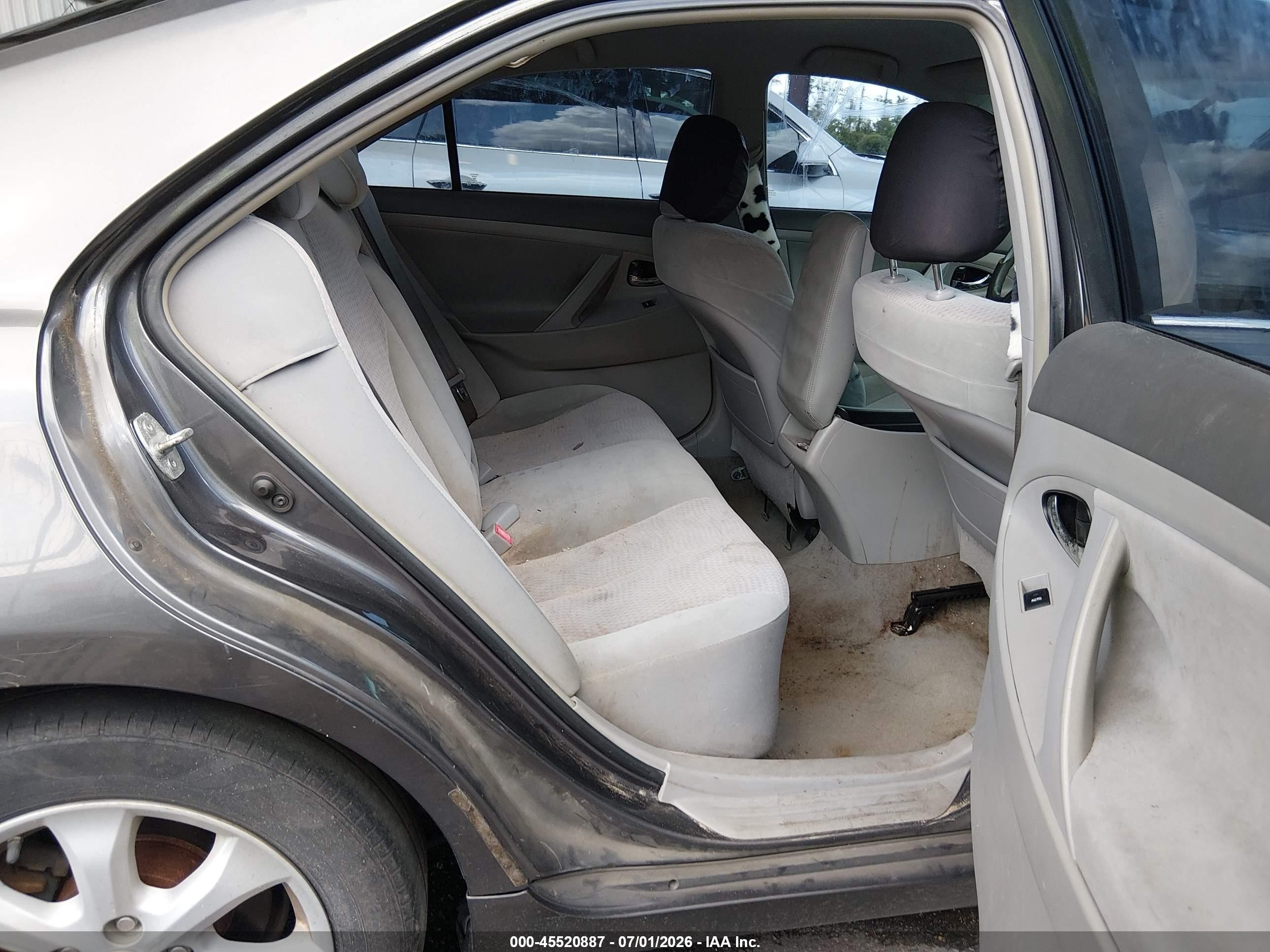 2011 Toyota Camry Le Gray vin: 4T4BF3EK1BR174031