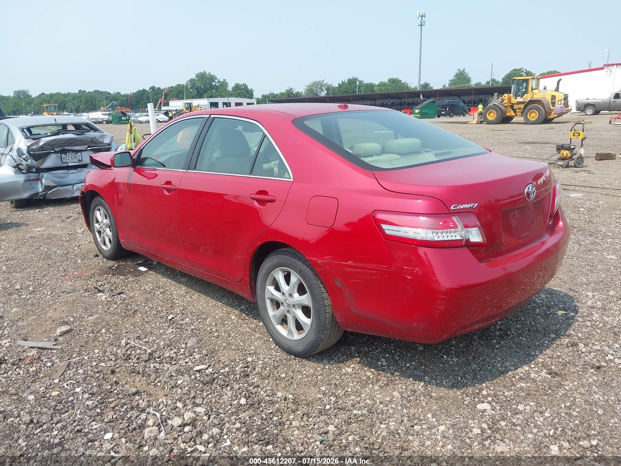 2011 Toyota Camry Le Red vin: 4T4BF3EK1BR174899