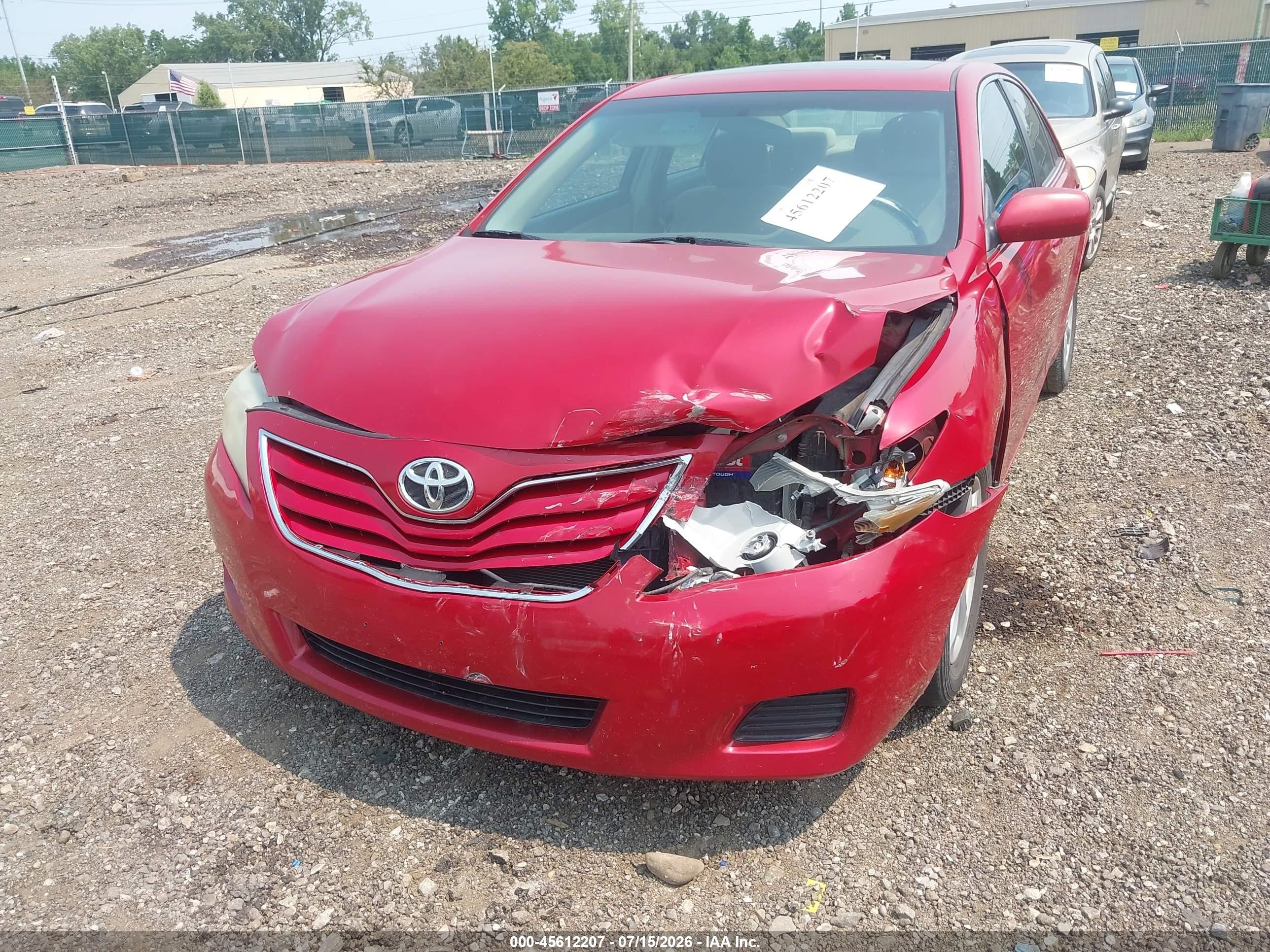 2011 Toyota Camry Le Red vin: 4T4BF3EK1BR174899