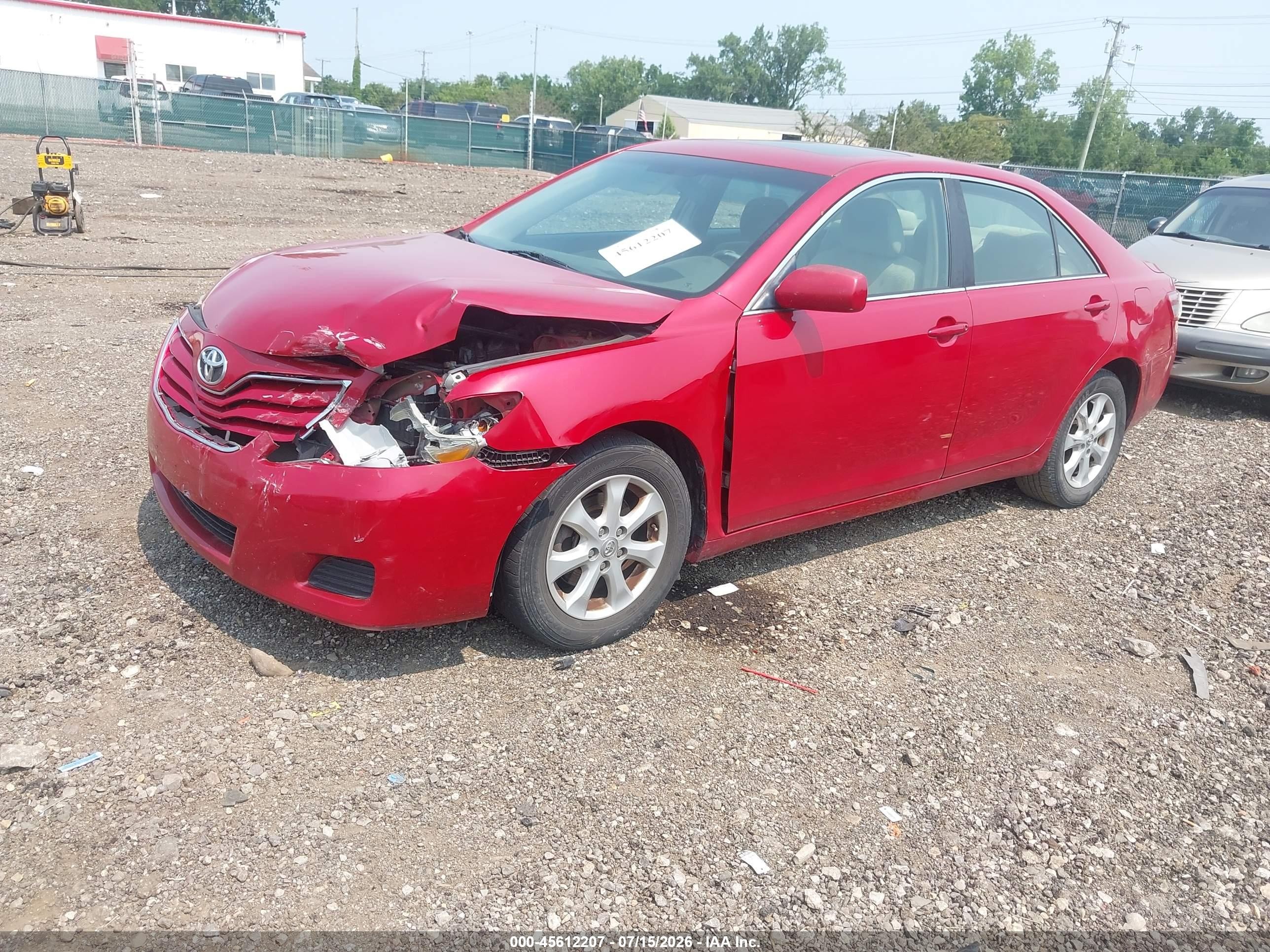 2011 Toyota Camry Le Red vin: 4T4BF3EK1BR174899