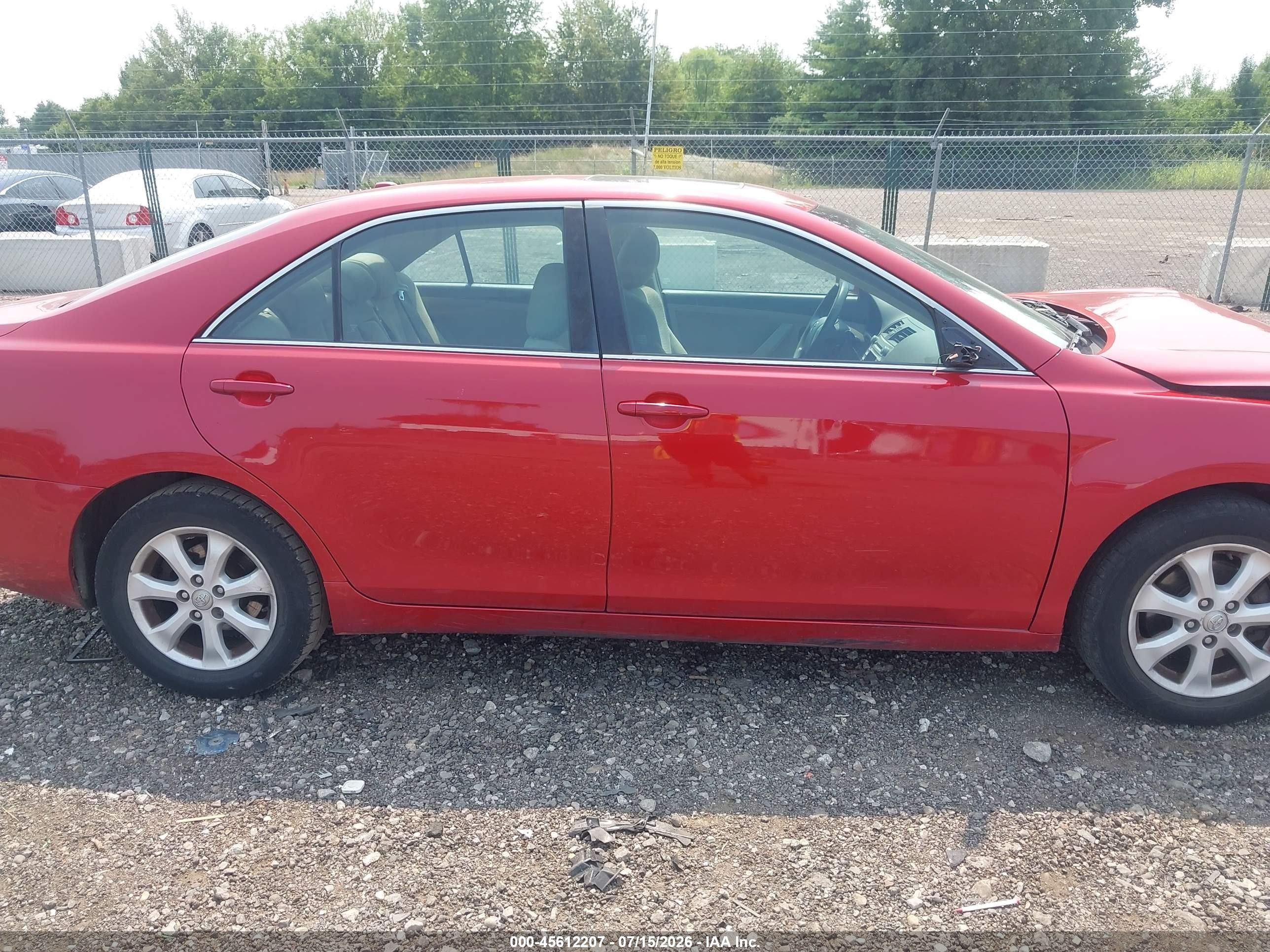 2011 Toyota Camry Le Red vin: 4T4BF3EK1BR174899