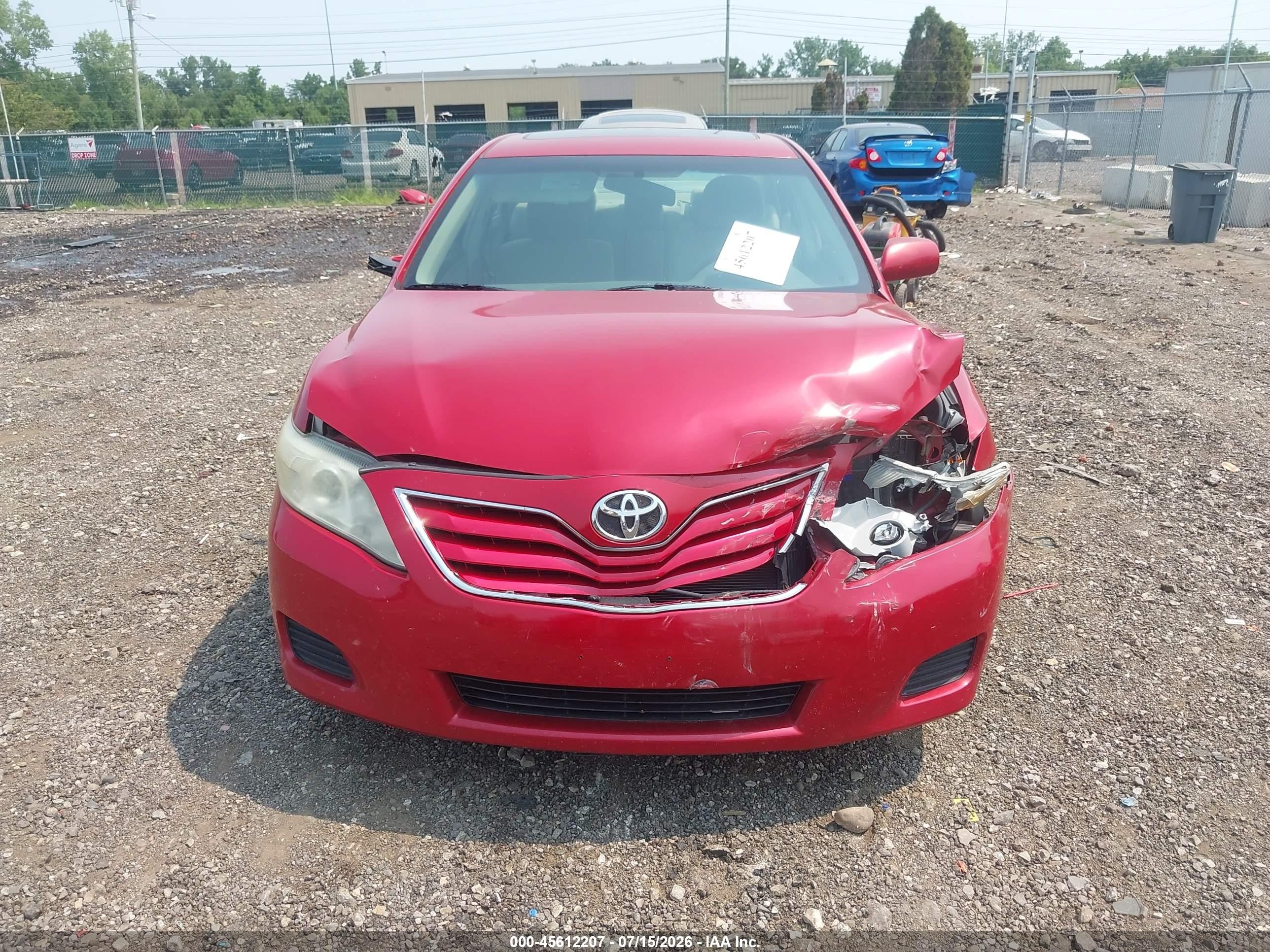 2011 Toyota Camry Le Red vin: 4T4BF3EK1BR174899