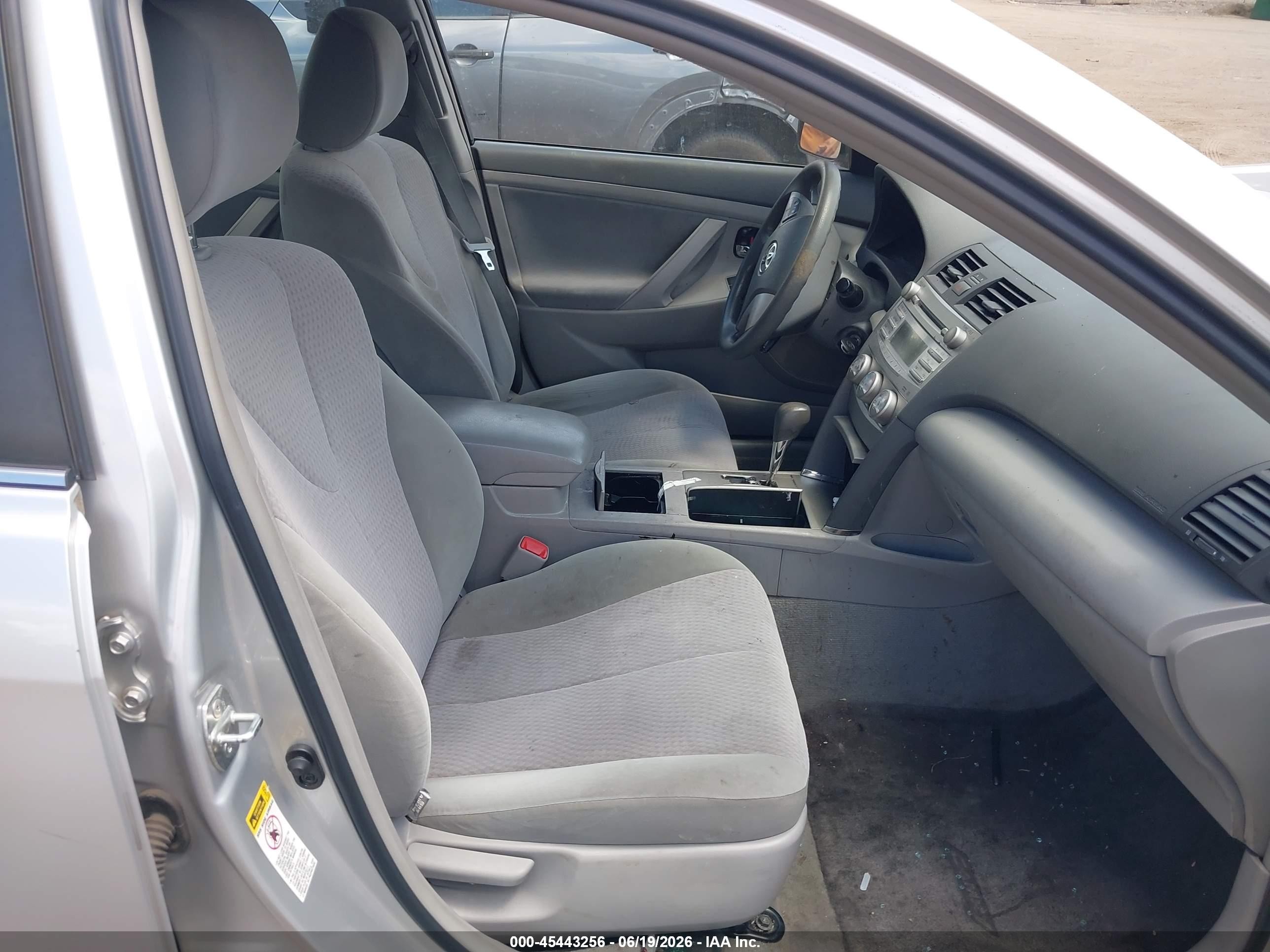 2011 Toyota Camry Le Silver vin: 4T4BF3EK1BR188883
