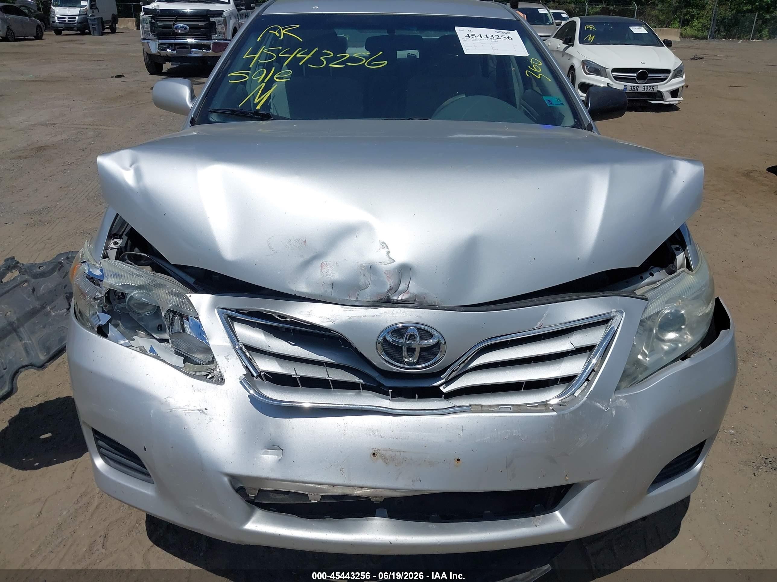 2011 Toyota Camry Le Silver vin: 4T4BF3EK1BR188883